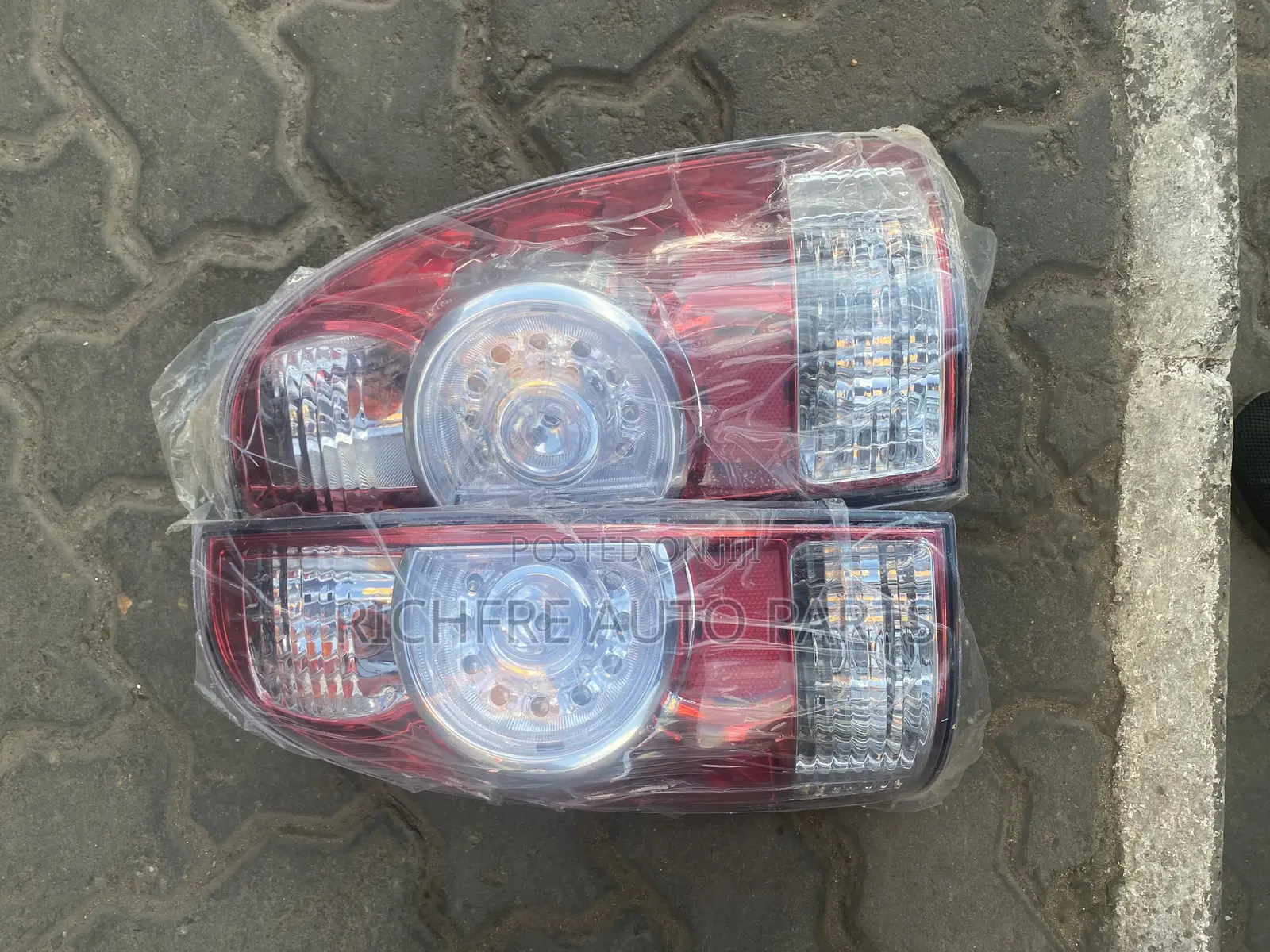 Toyota Tacoma 2010,2011,2012 Taillight Tail Light