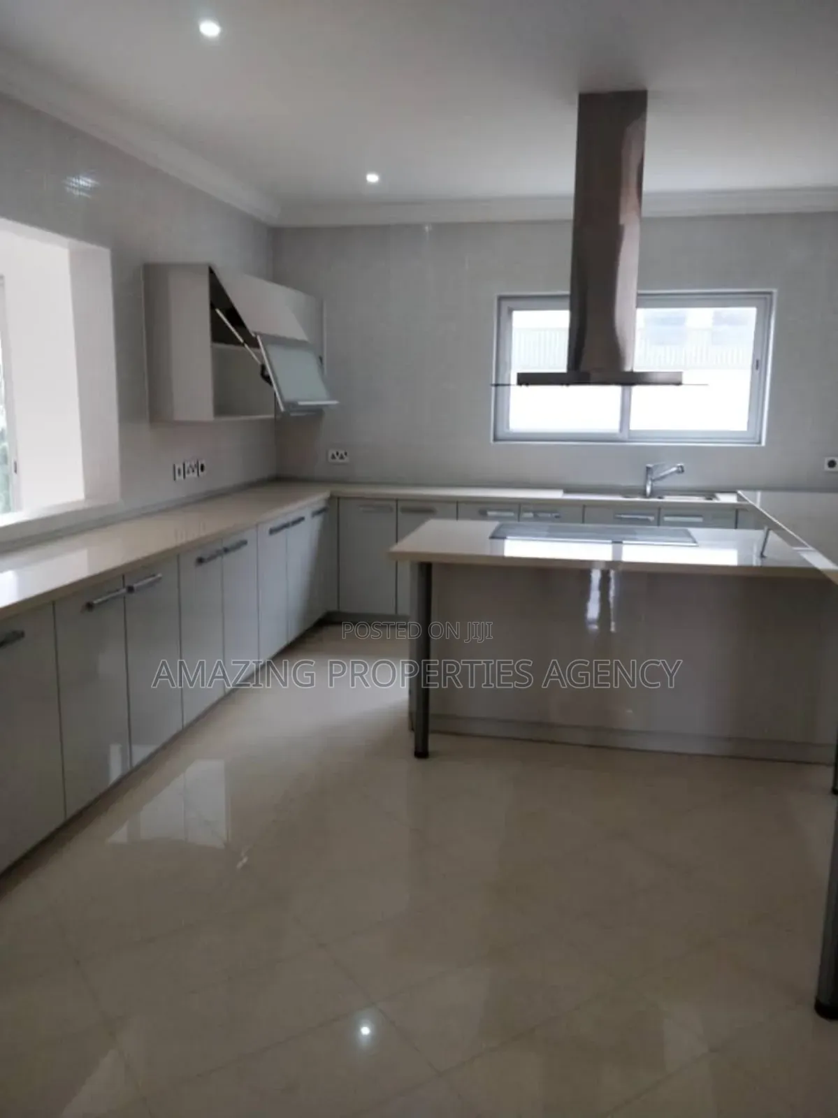 5bdrm House in Adjiriganor for sale