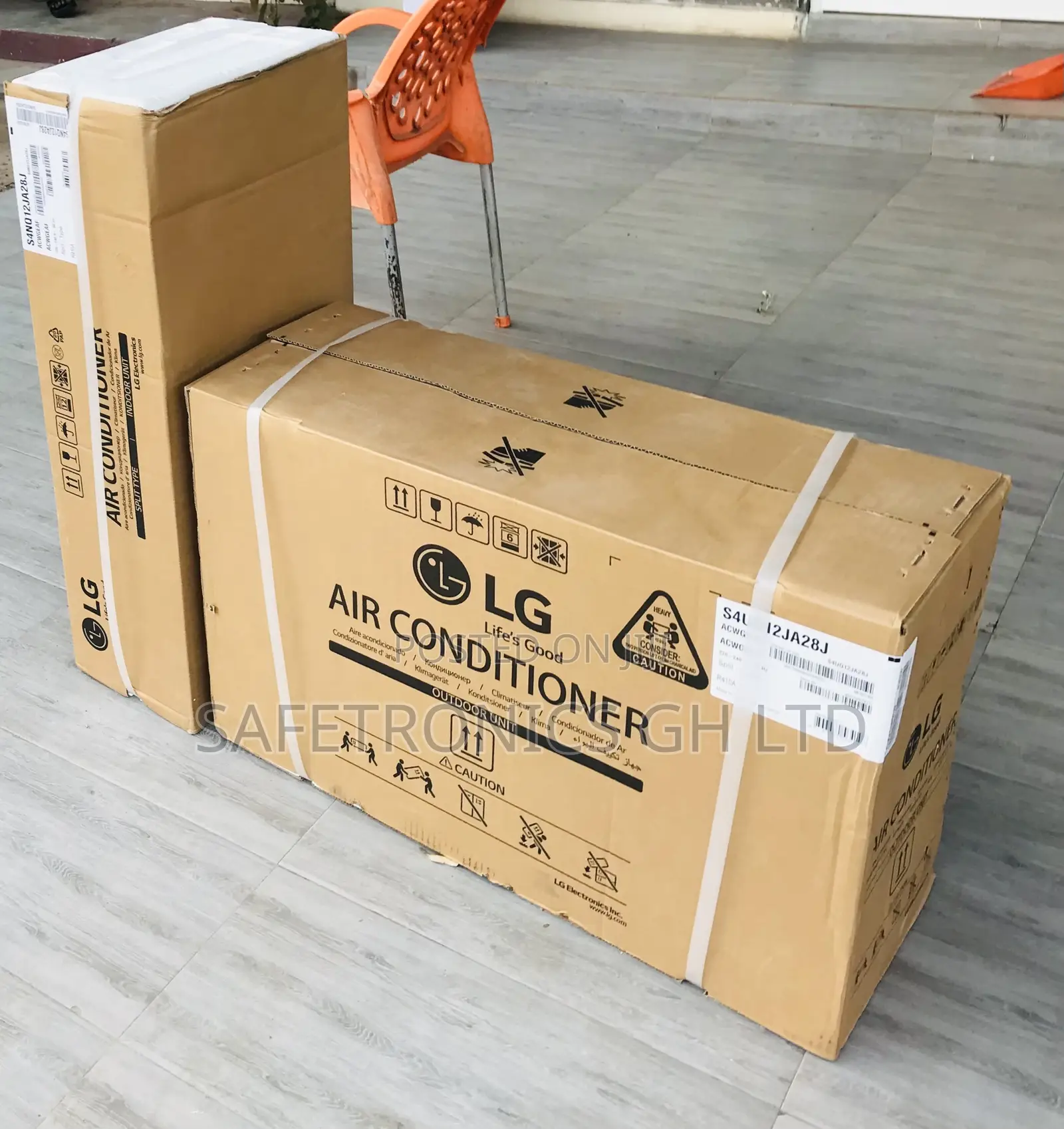 Auto Swing Split Type 2.5 Horse Power LG Inverter AC