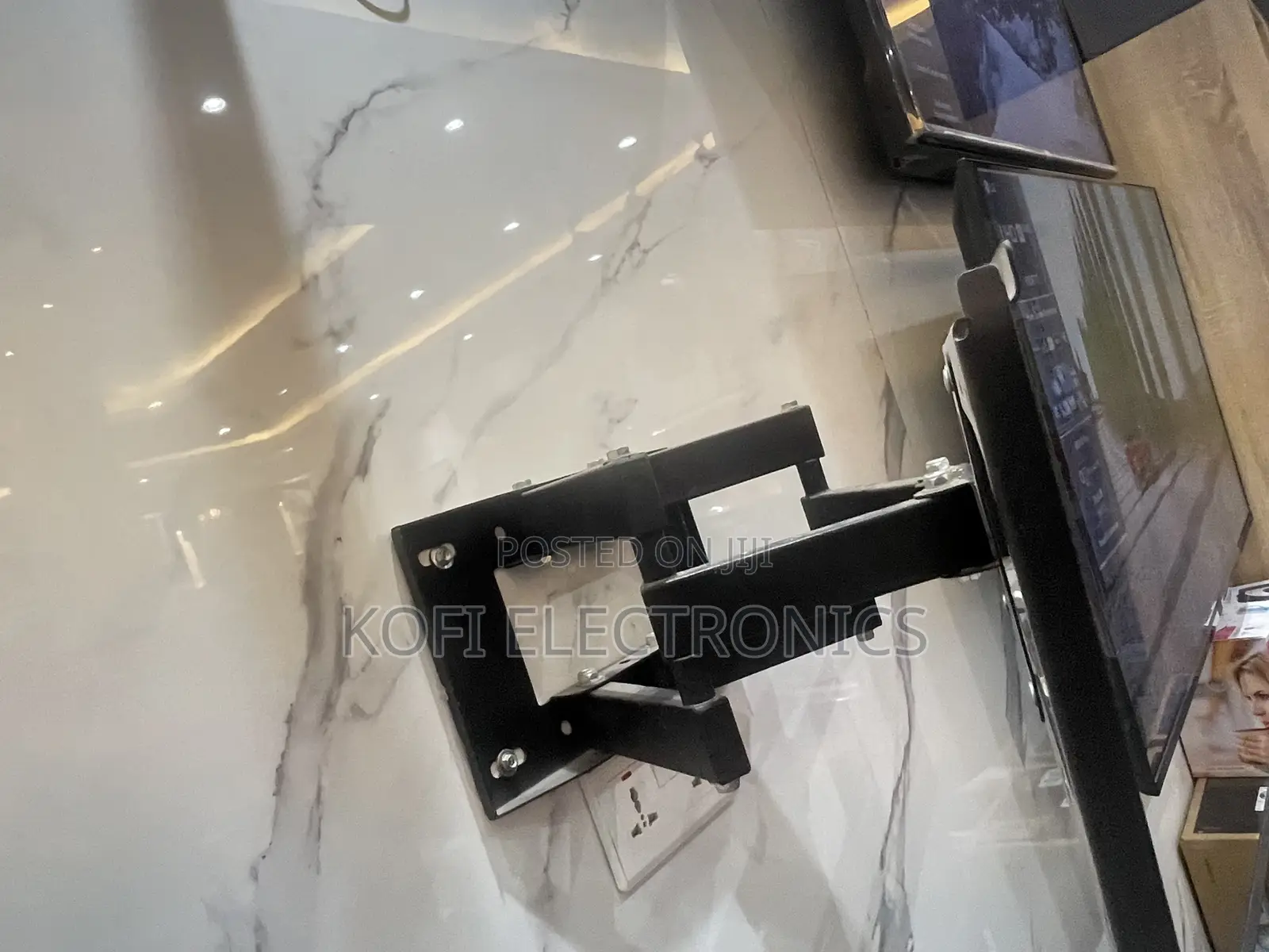 Installation Friendly Swivel TV Mount for 40''- 80”