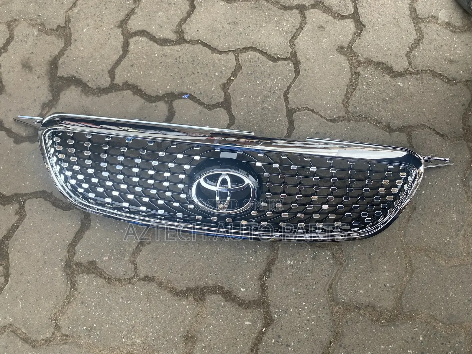 Toyota Corrolla 2004,2005,2006,2007,2008 Top Shells / Grille