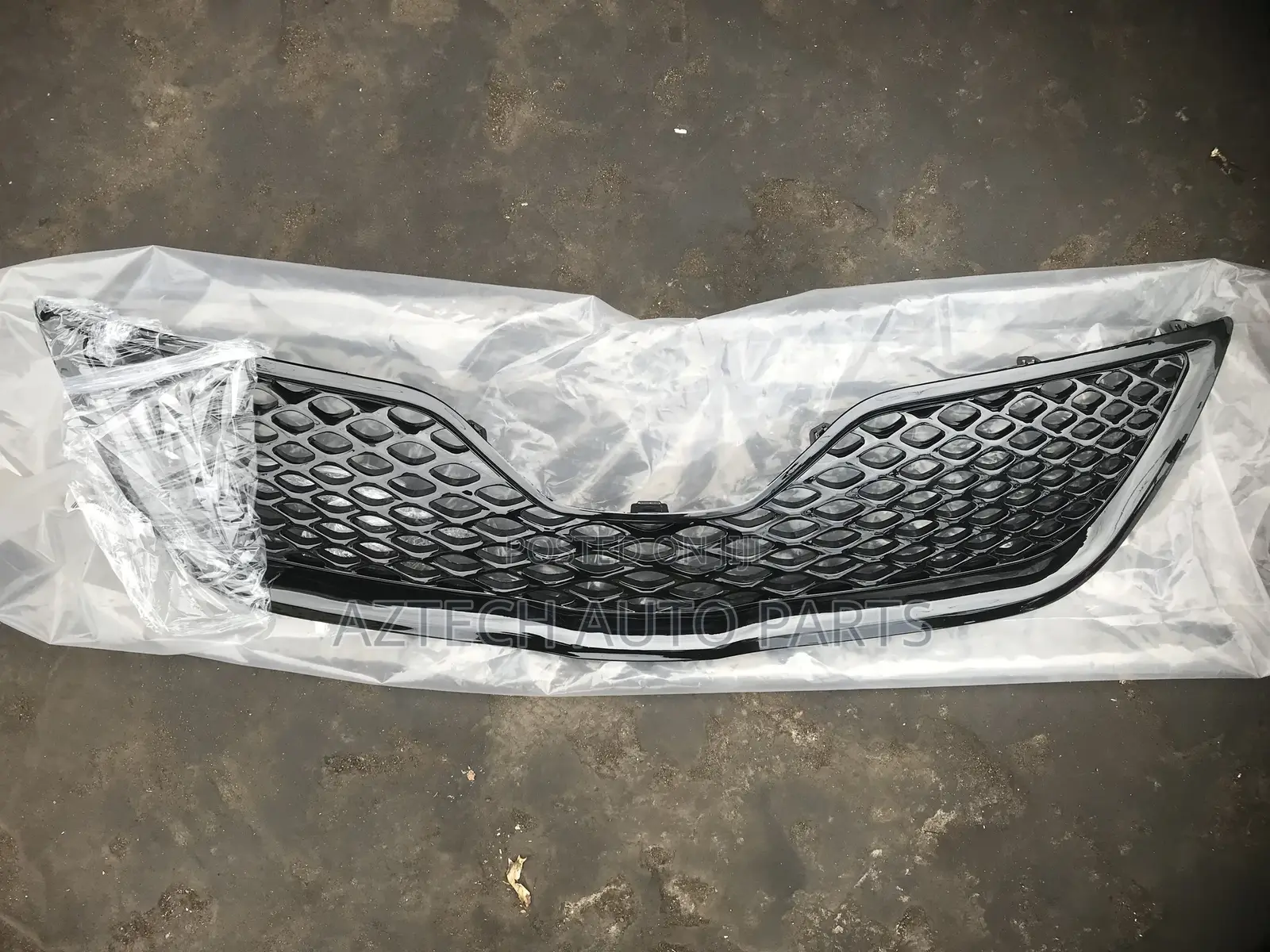 Toyota Camry 2010,2011 Front Shells / Top Grille SE Black