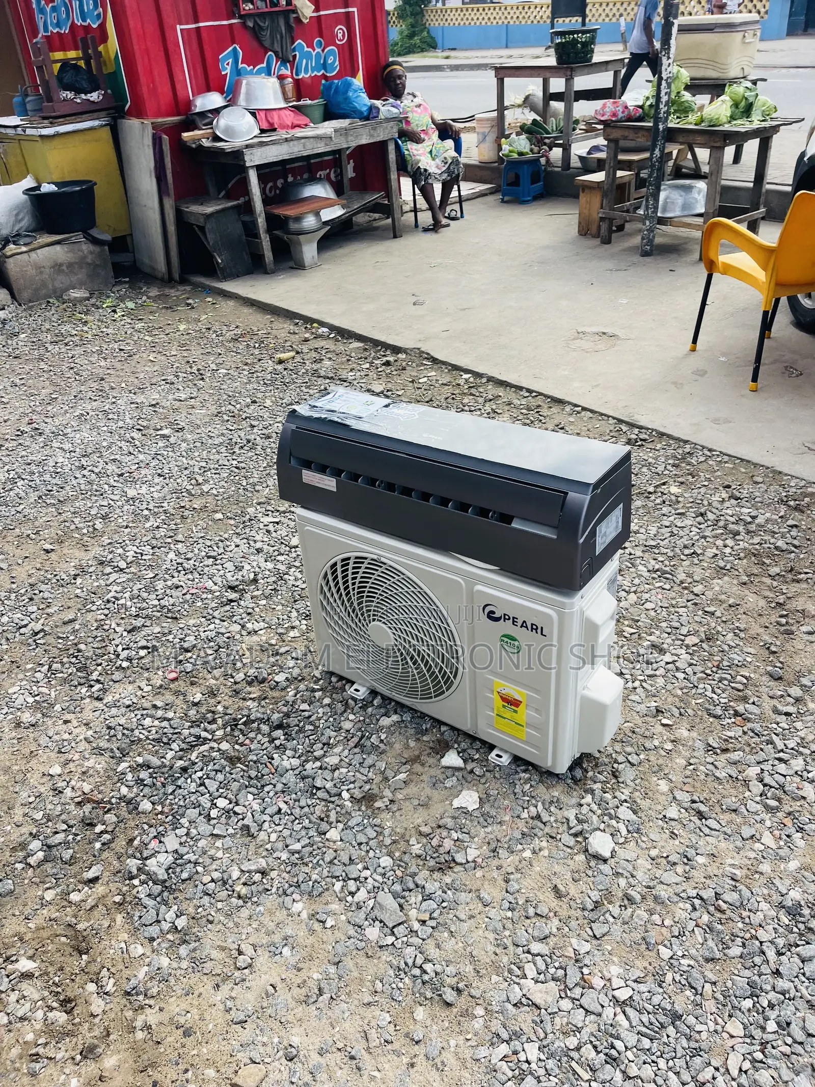 Fast Chilling Pearl 1.5hp Non Inverter Air Conditioner,Black