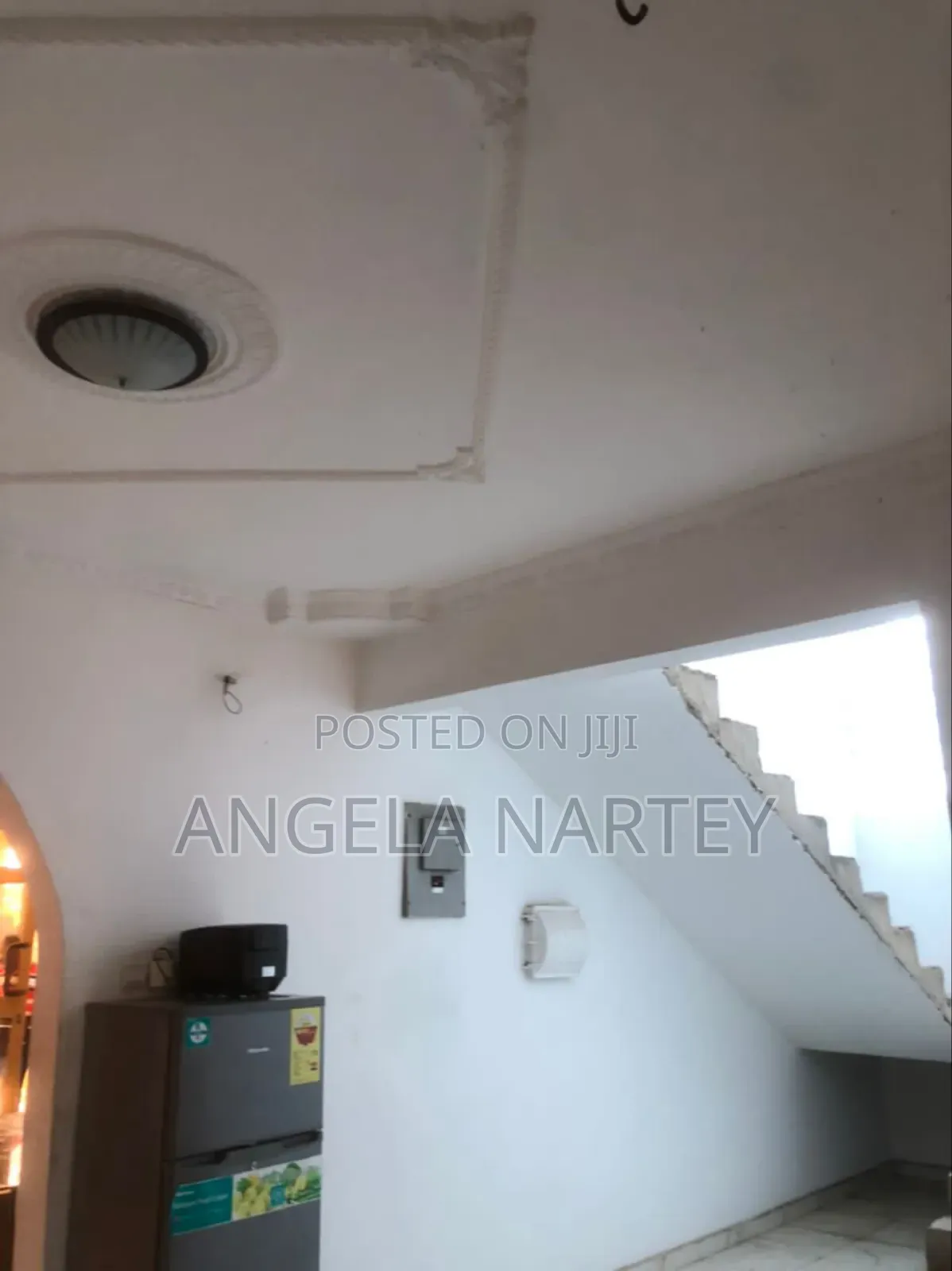8bdrm House in Sakumono for sale