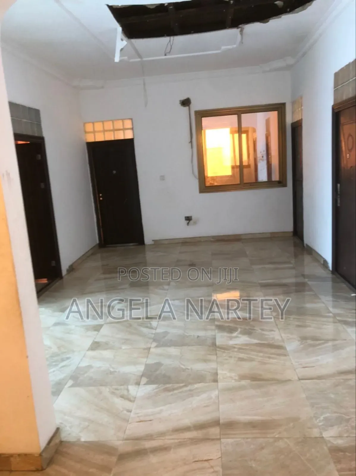8bdrm House in Sakumono for sale