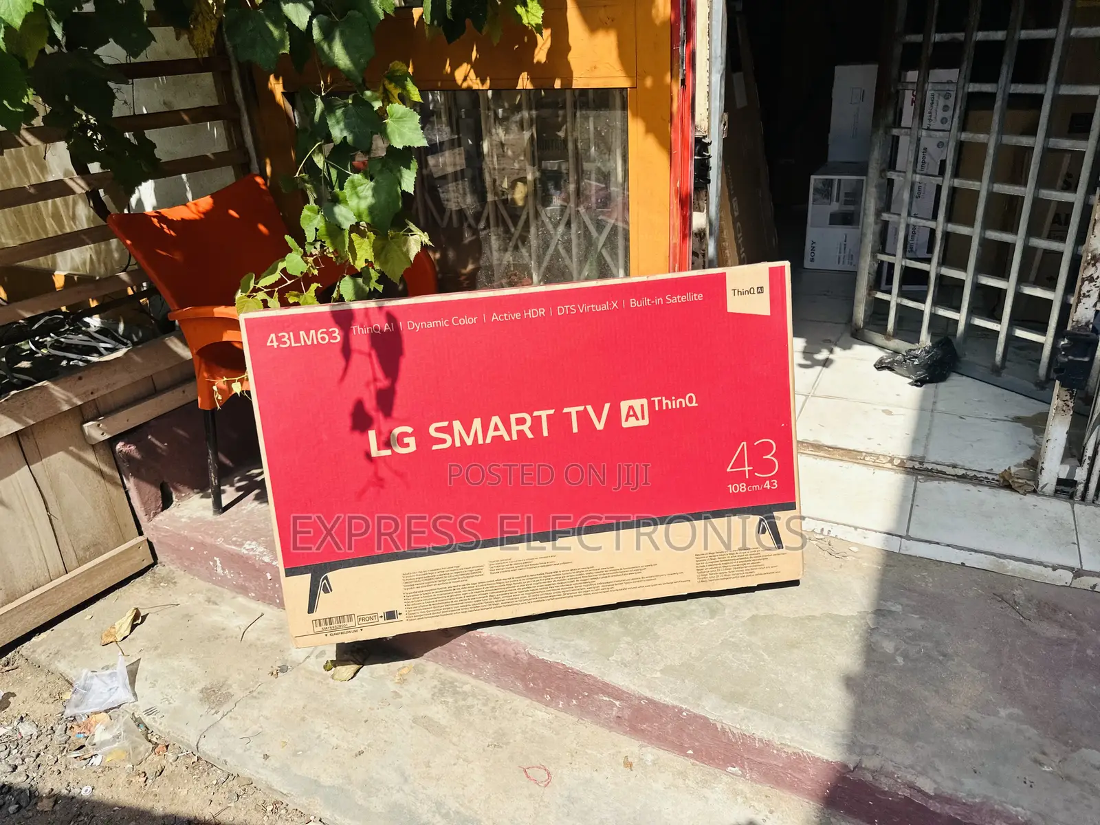 Ultra Slim FHD Smart Television LG 43”LM63