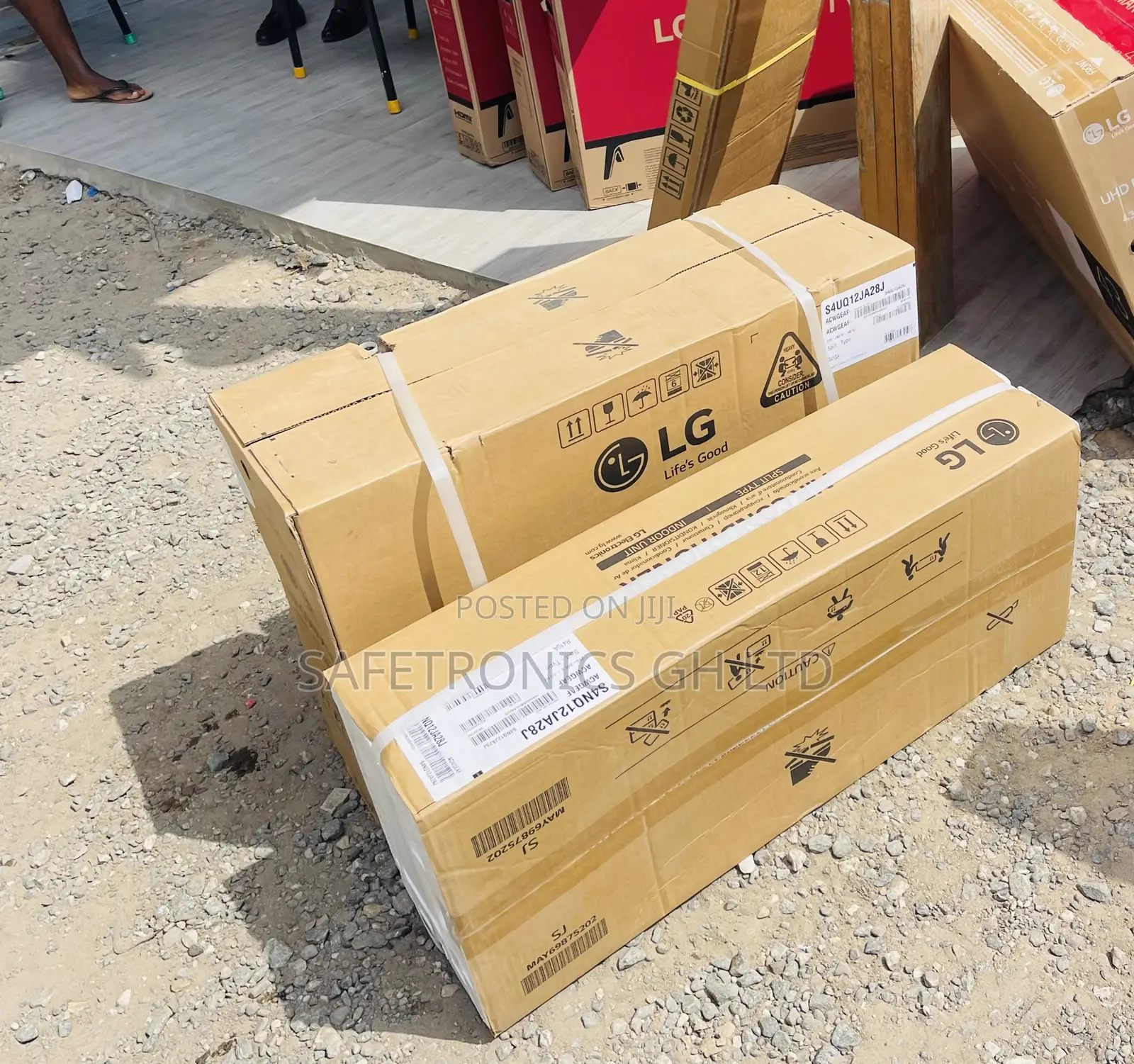 Fast Chilling White LG Dual Inverter 1.5 Horse Power AC