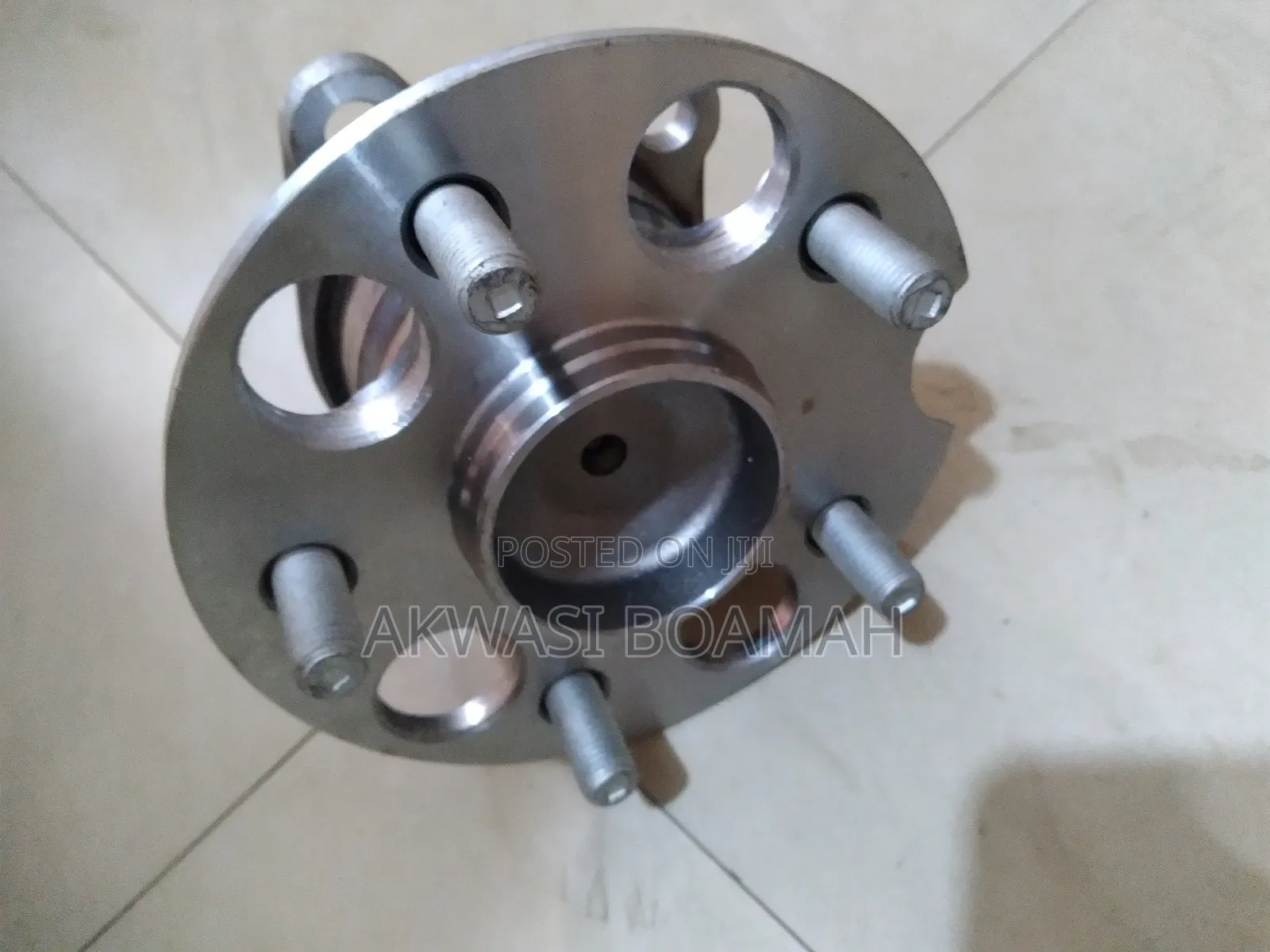 Toyota Highlander 2x4 2012/13 Back Wheel Hub 1pc