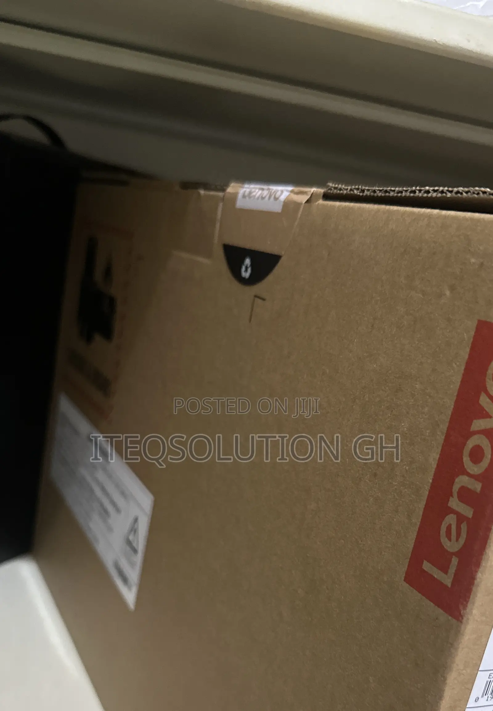New Laptop Lenovo Yoga 700 8GB AMD Ryzen 5 SSD 512GB