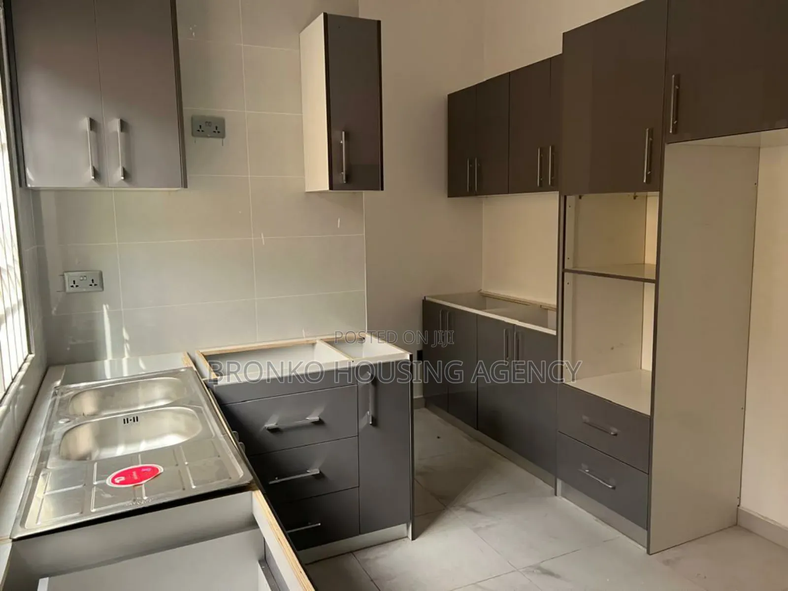3bdrm House in Bronko Housing, Spintex for rent