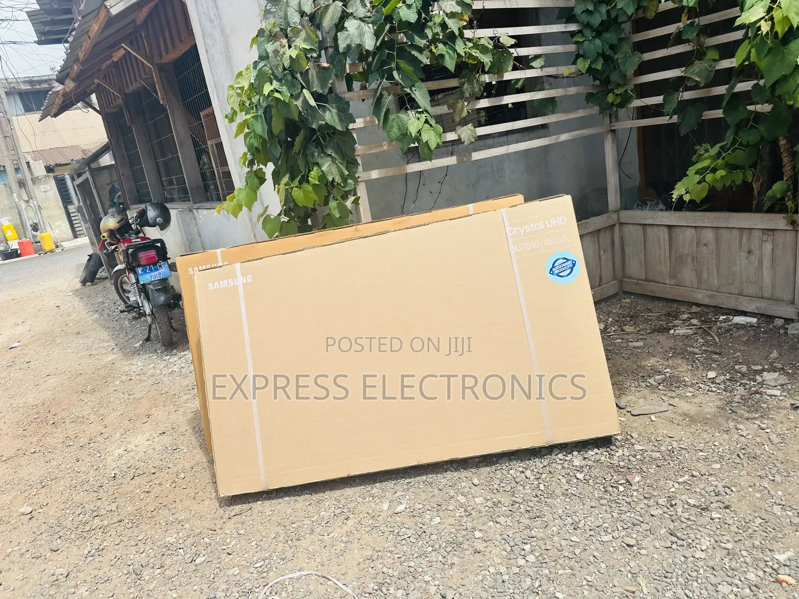 Immersive Yourself With Samsung 65”DU7000 UHD Smart