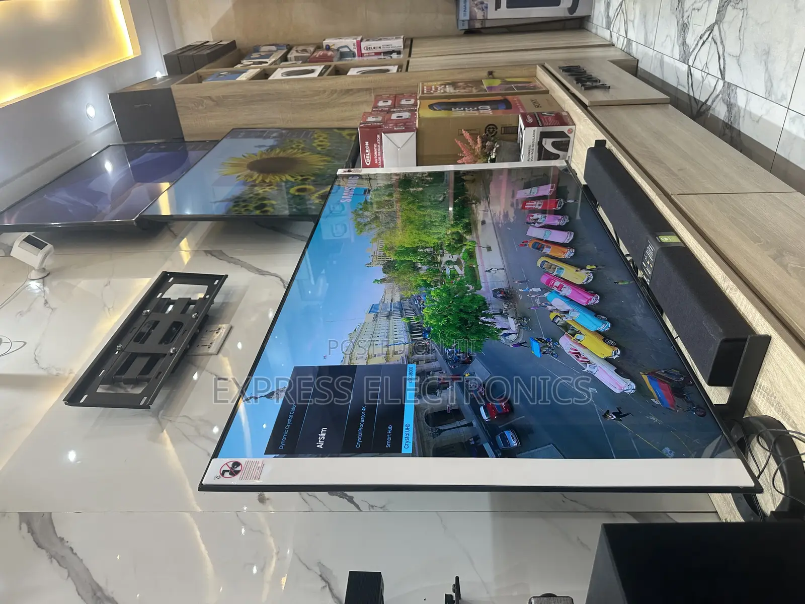 Tizen OS UHD Smart Samsung 65”DU8000