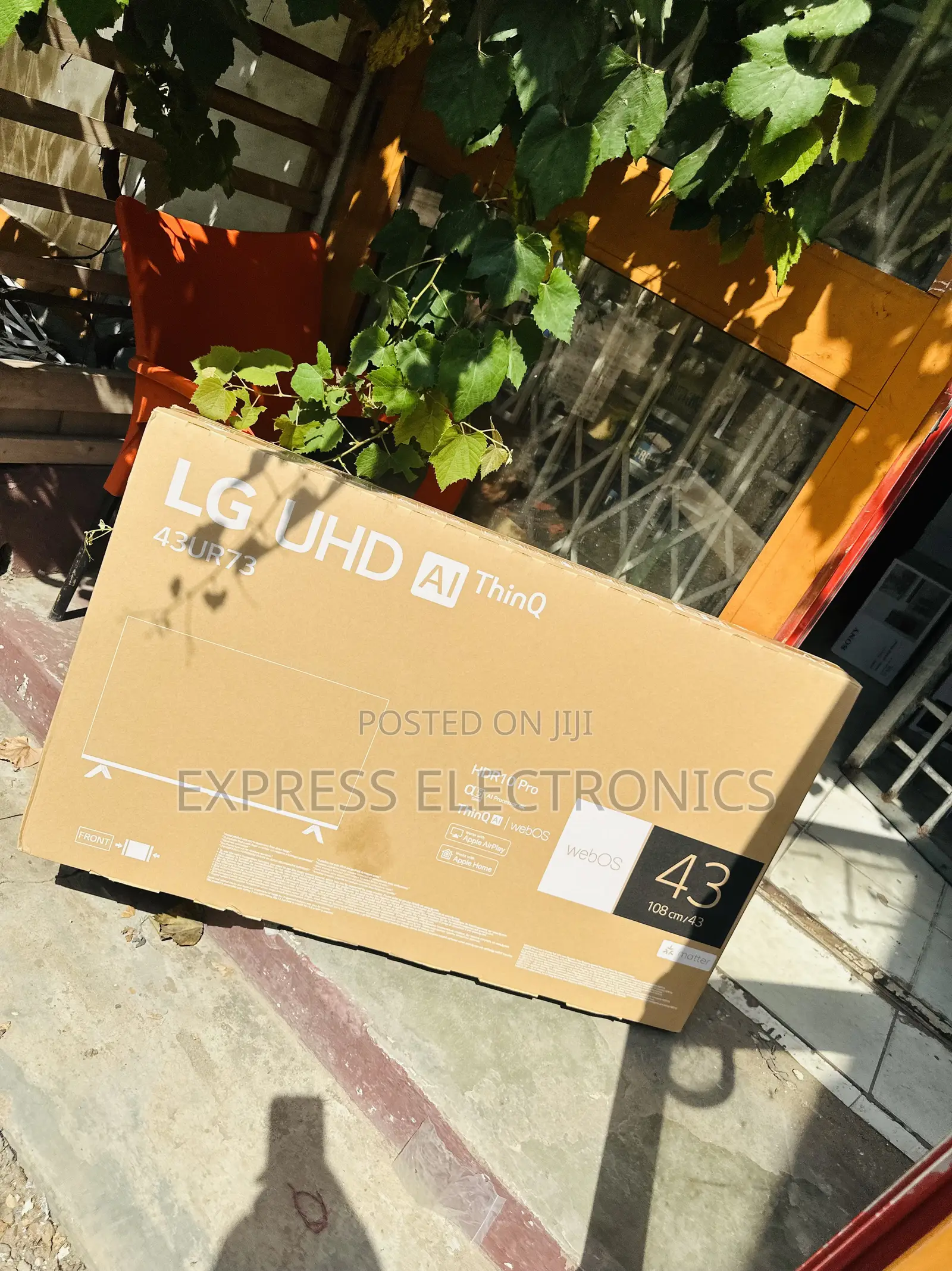Aero Design Slim UHD Smart 43”UR73