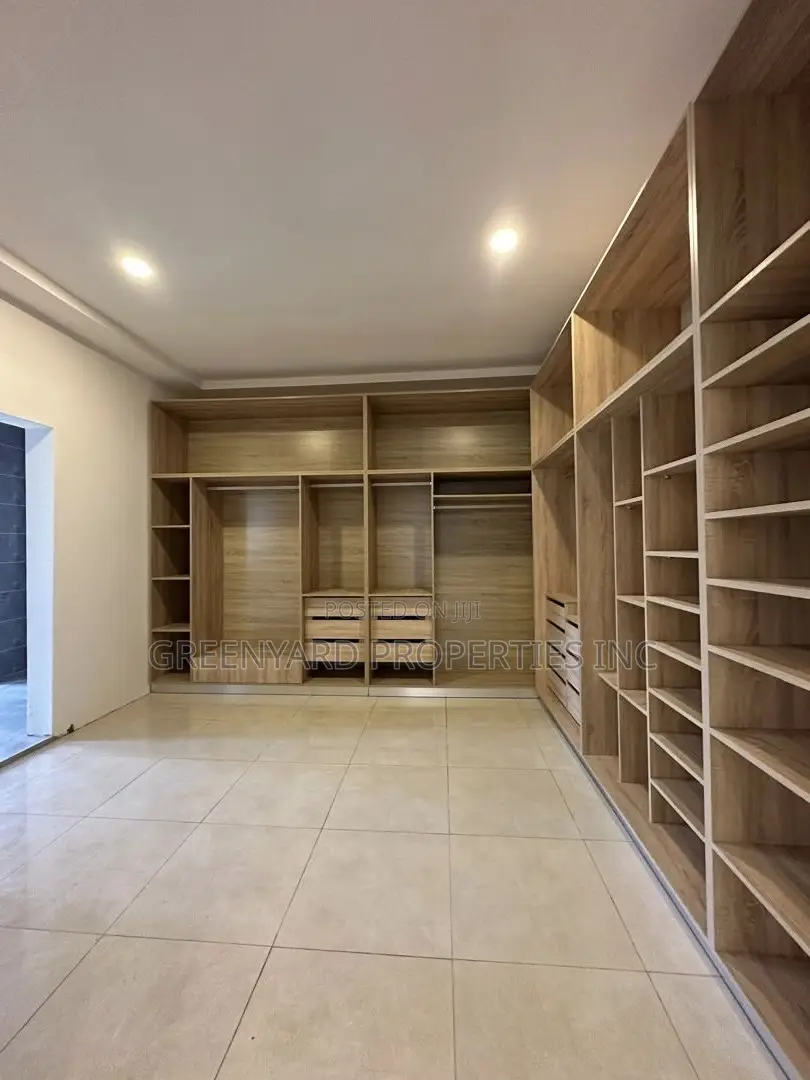 5bdrm House in East Legon Hills for sale