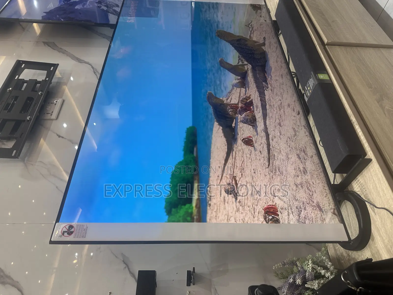 Powerful Sleek Smart Samsung 65”DU8000
