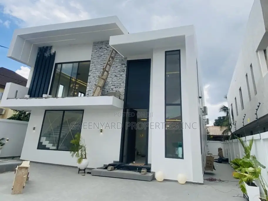 5bdrm House in Little Roses, Ashaley Botwe for sale