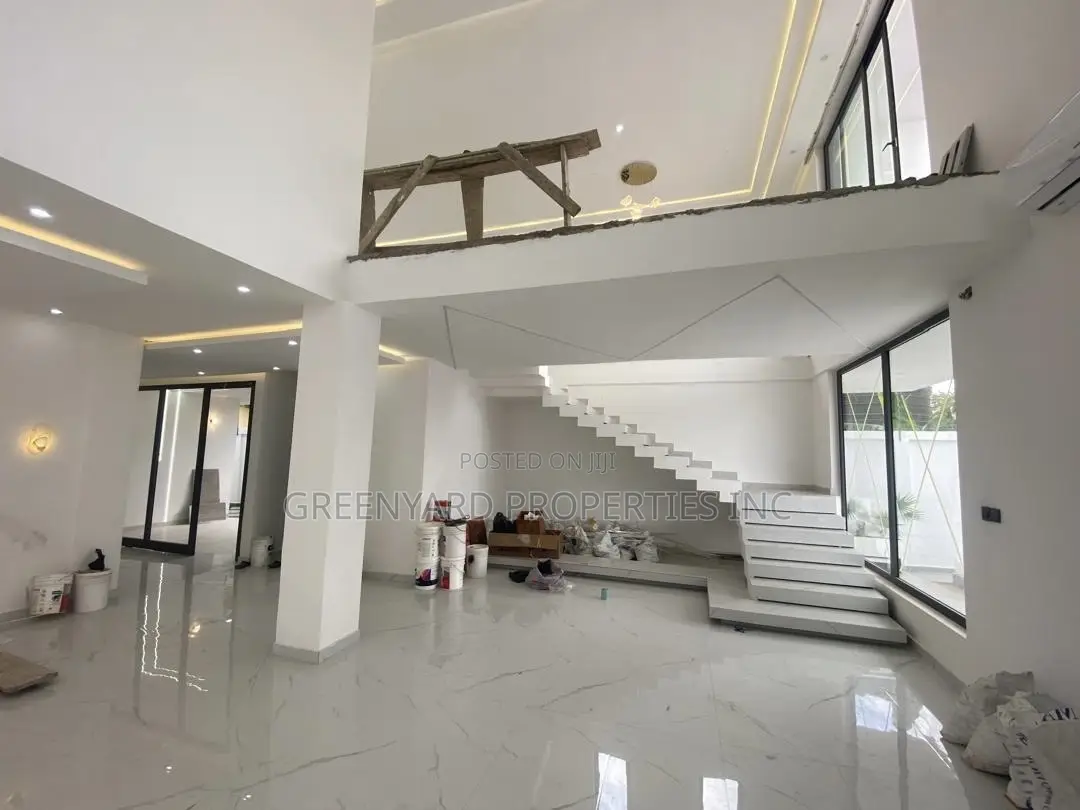 5bdrm House in Little Roses, Ashaley Botwe for sale