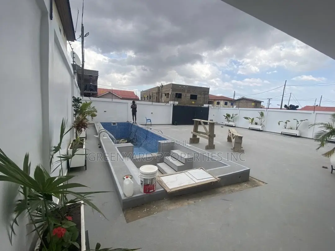 5bdrm House in Little Roses, Ashaley Botwe for sale