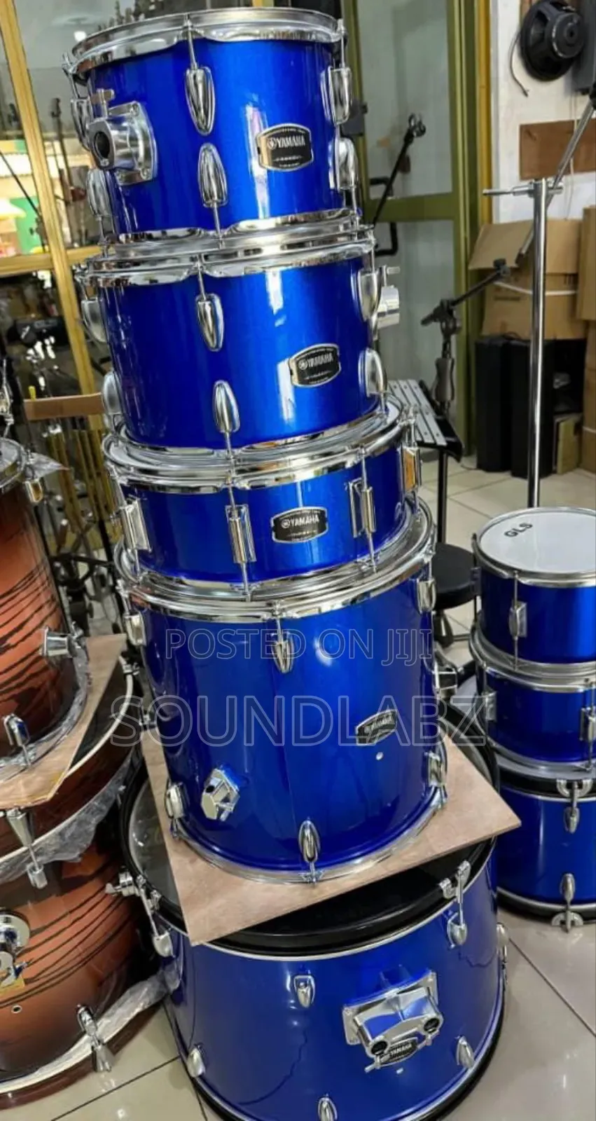 Turquoise Blue 5-Piece Drumset (Yamaha)
