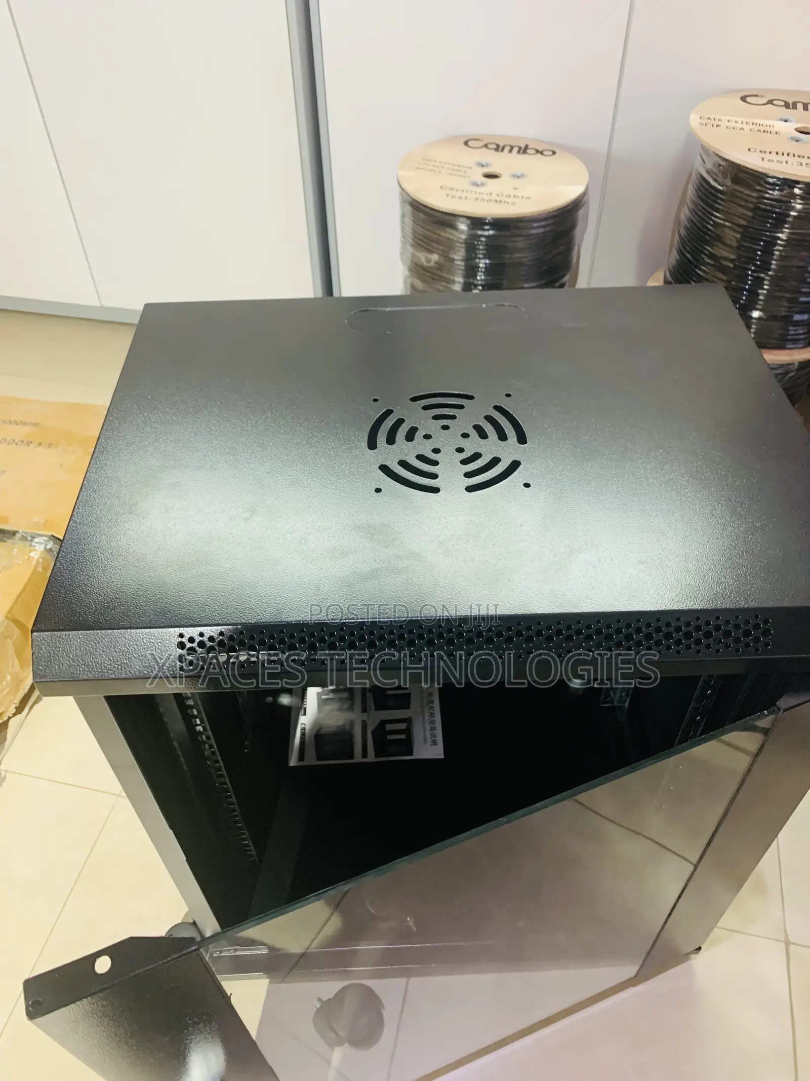 12u Rack Wall Mounted With 1 Fan