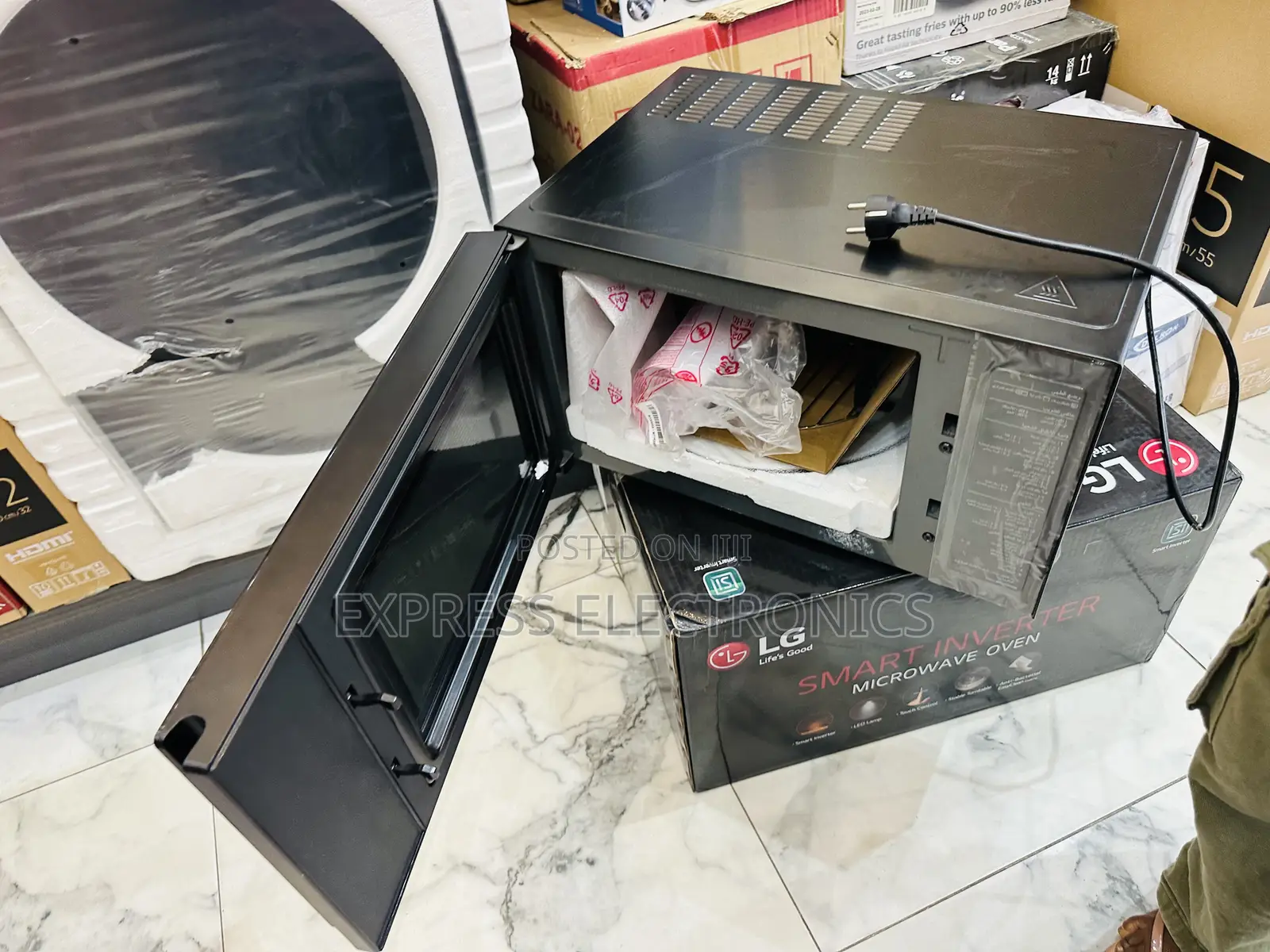 Black Microwave Oven 42L MH8265DIS