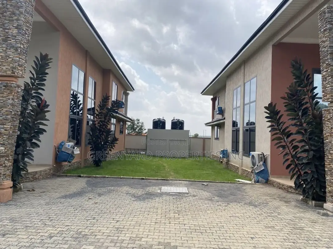 5bdrm House in Ayi Mensah, Oyarifa for sale