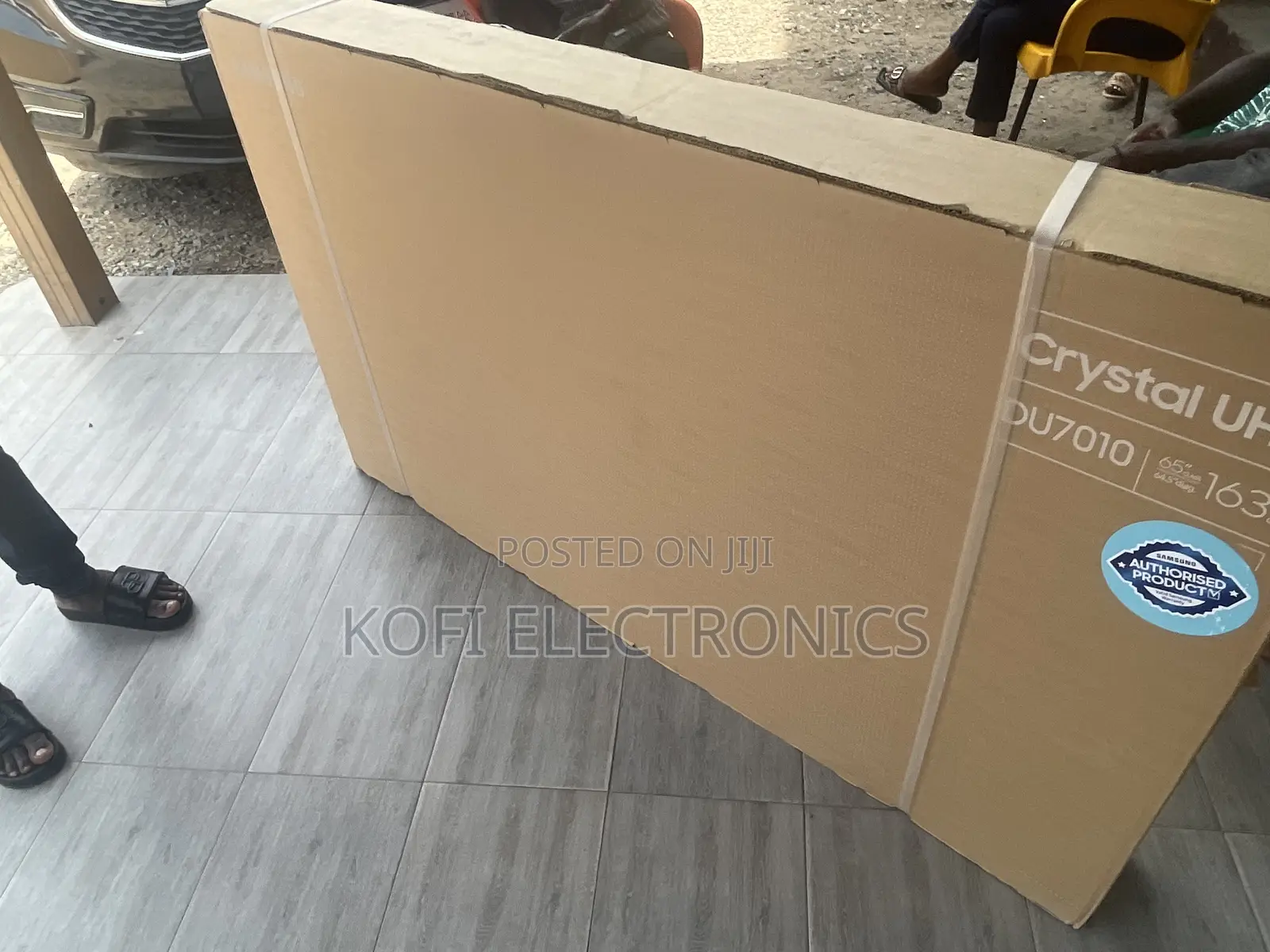 Slim Look Design Samsung 65′′ DU7010 UHD Smart TV (2024)