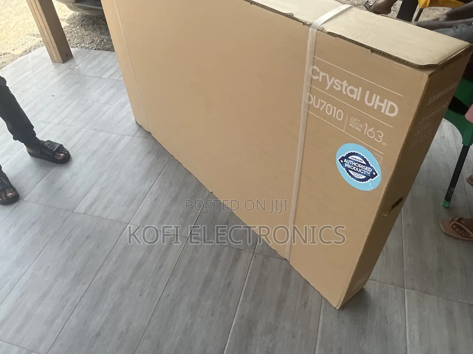 Slim Fit Stand Samsung 65′′ DU7010 UHD Smart TV (2024)