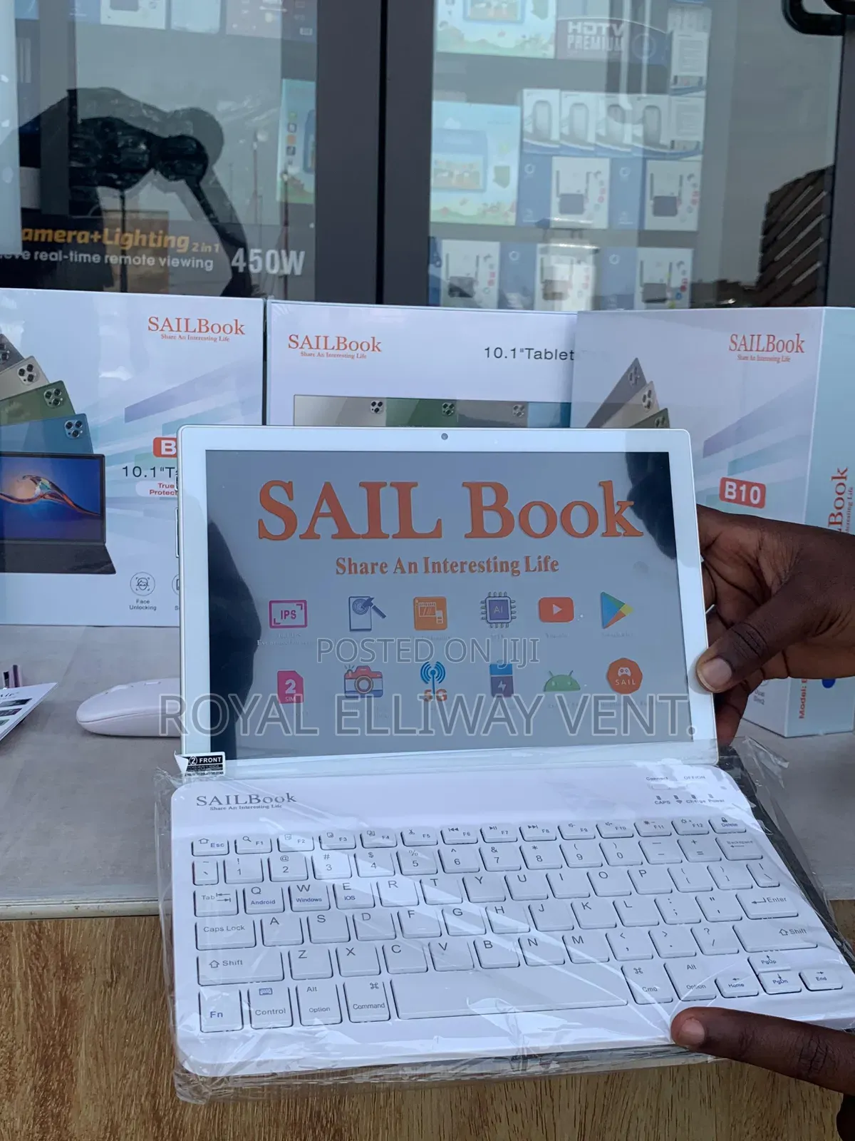 Sail Book S810