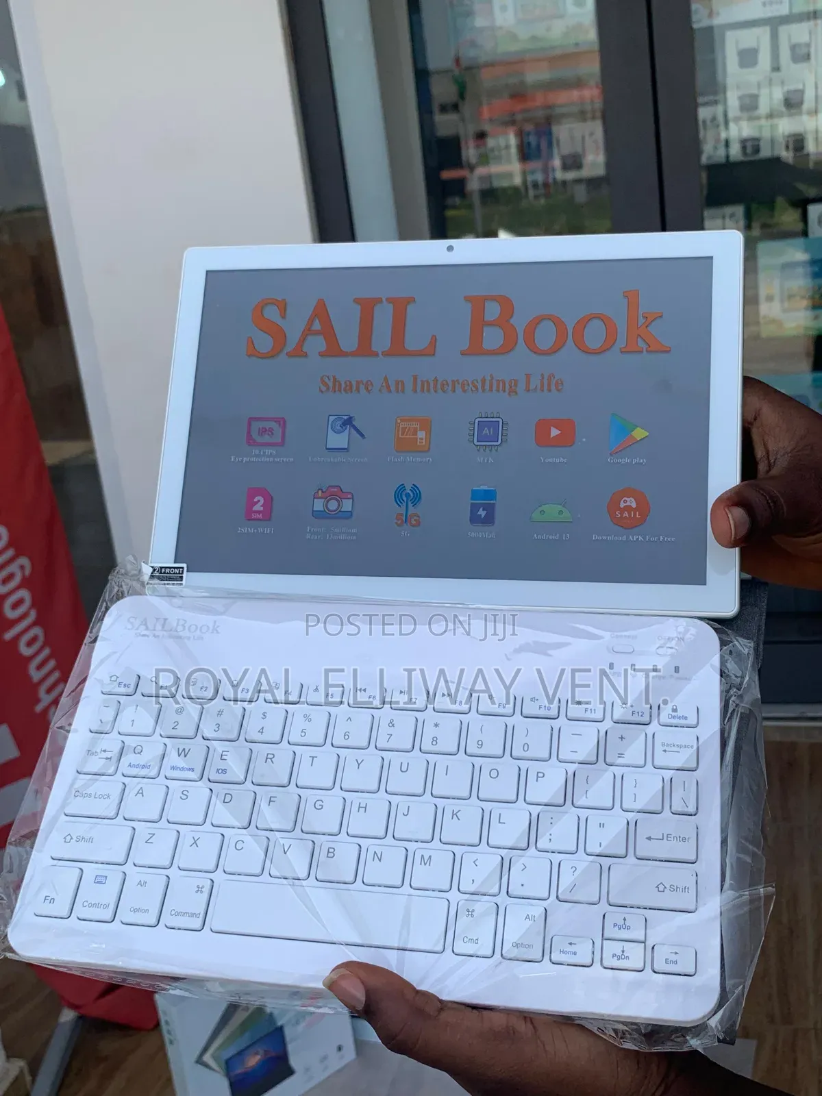 Sail Book S810