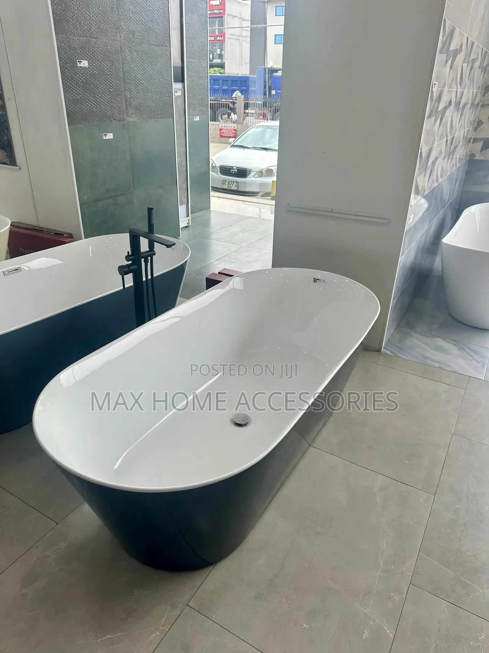 Black Bath Tub