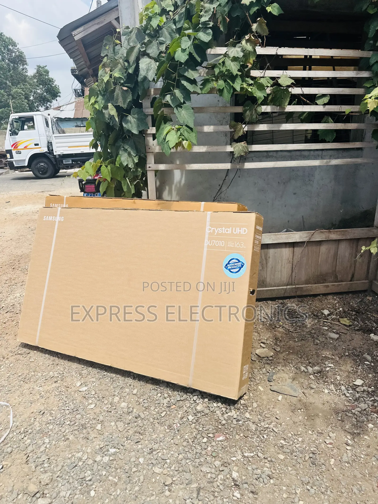 Slim and Sleek UHD Smart 2024 Model Samsung 65”DU7000