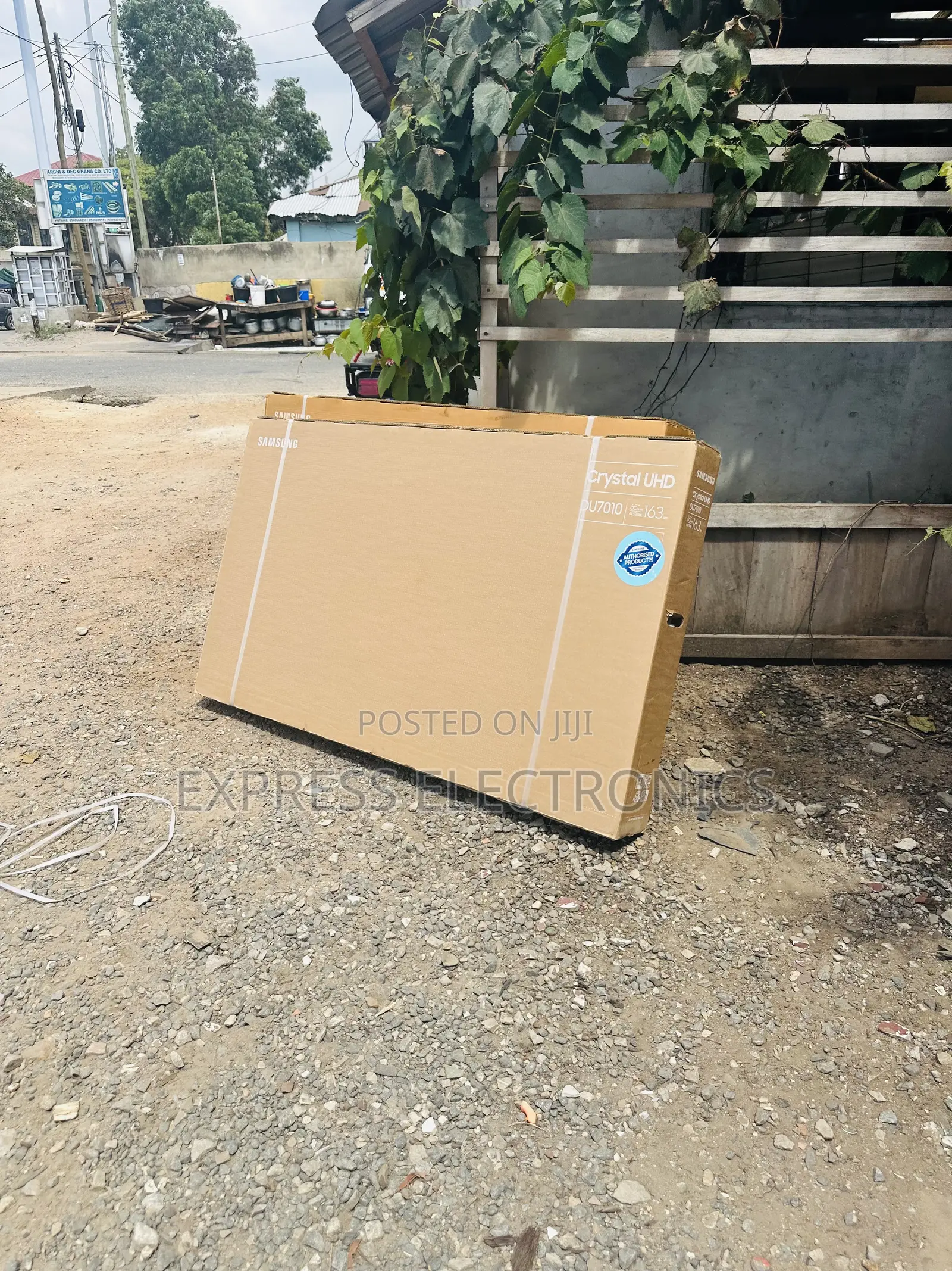 Slim and Sleek UHD Smart 2024 Model Samsung 65”DU7000