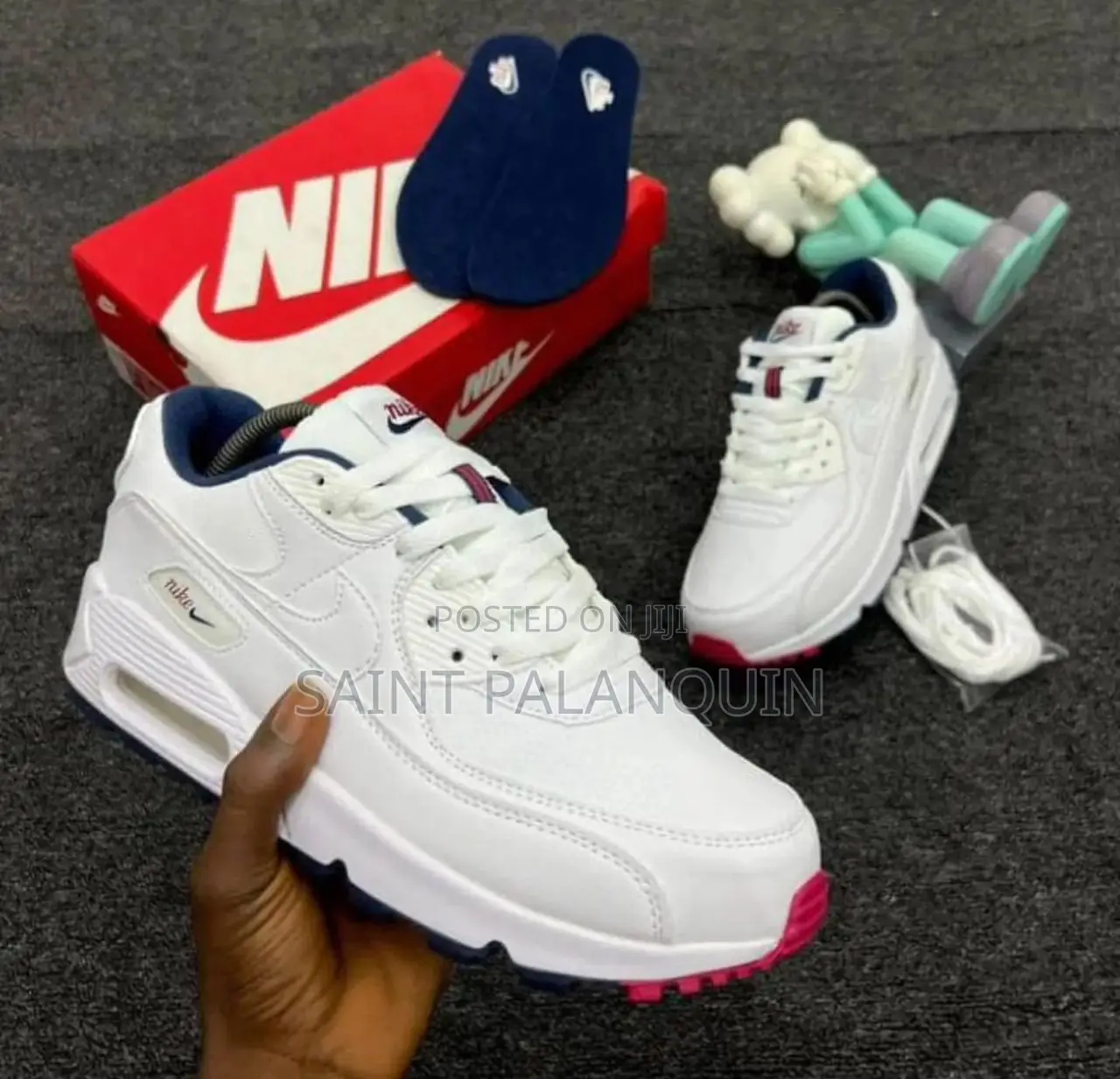 White Nike Airmax