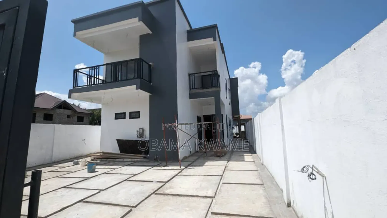 5bdrm House in Laryea Homes, Lake Side Estate for sale