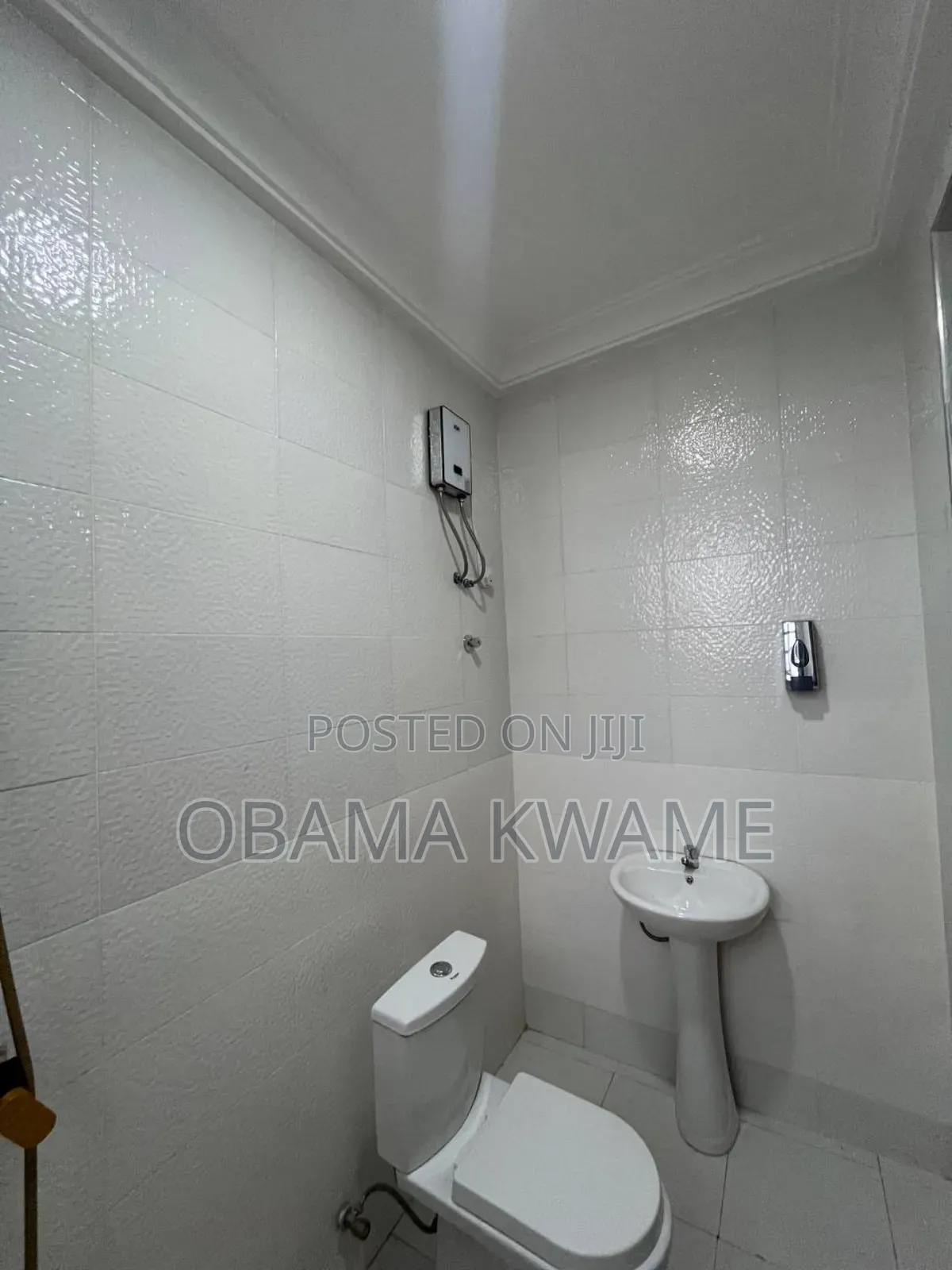 5bdrm House in Laryea Homes, Lake Side Estate for sale
