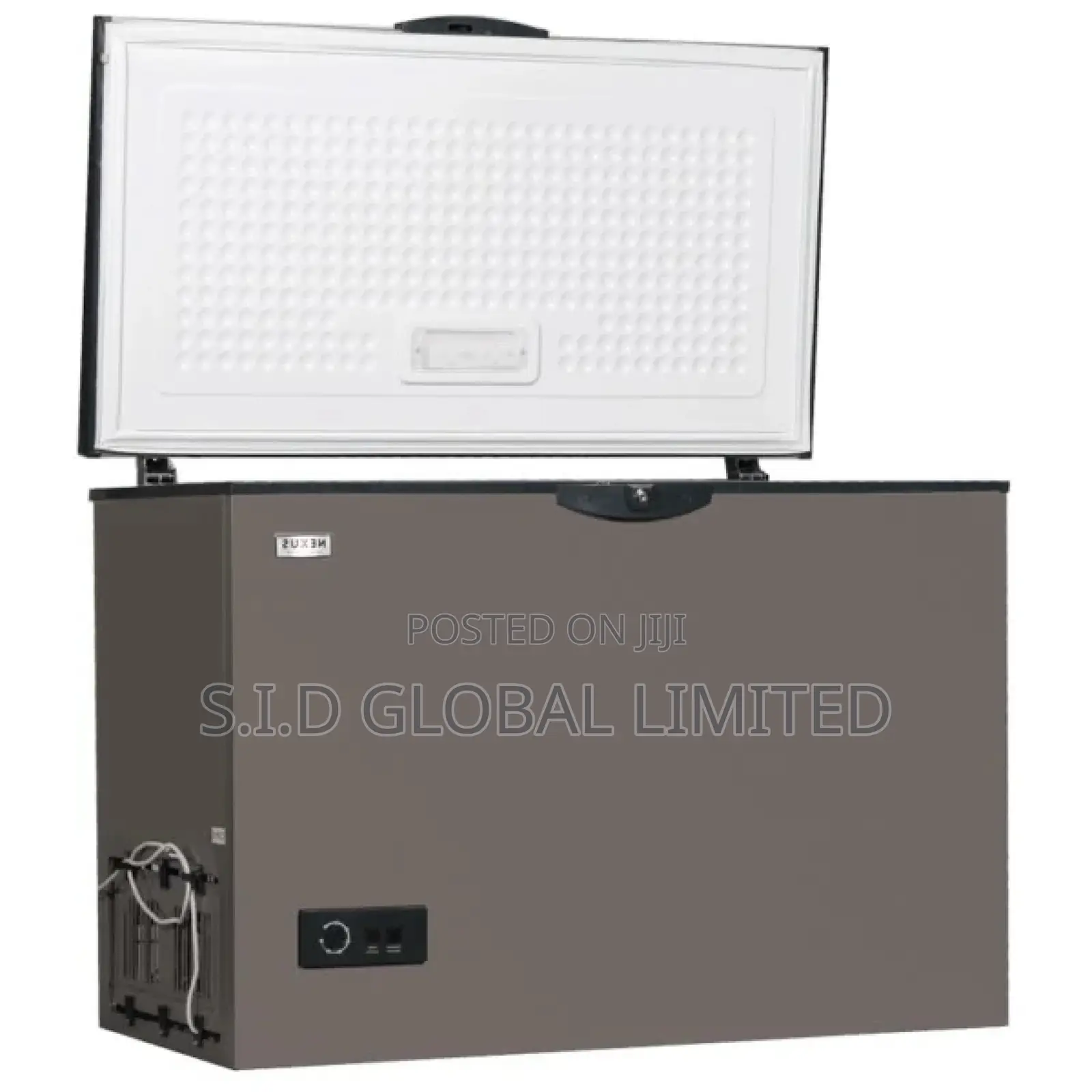 Easy Clean Interior Nexus NXFZ265H 200L Single Door Chest