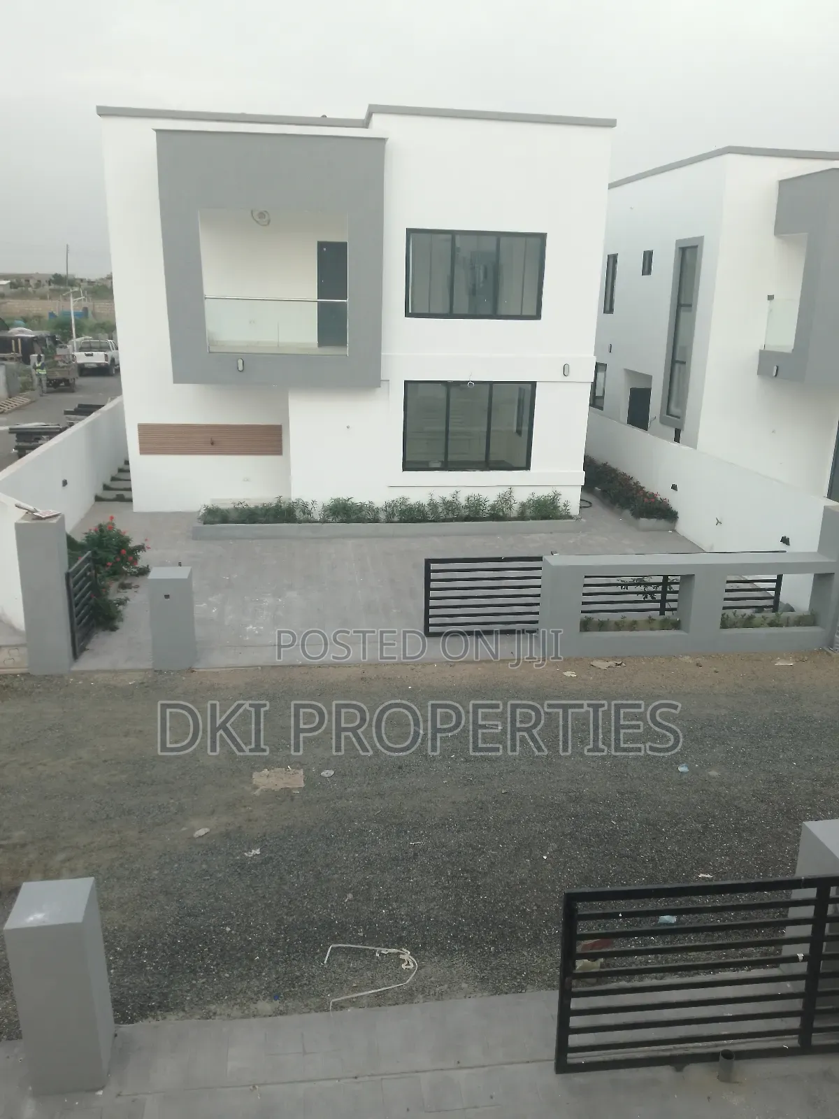 3bdrm House in Dki Properties, Adenta for sale