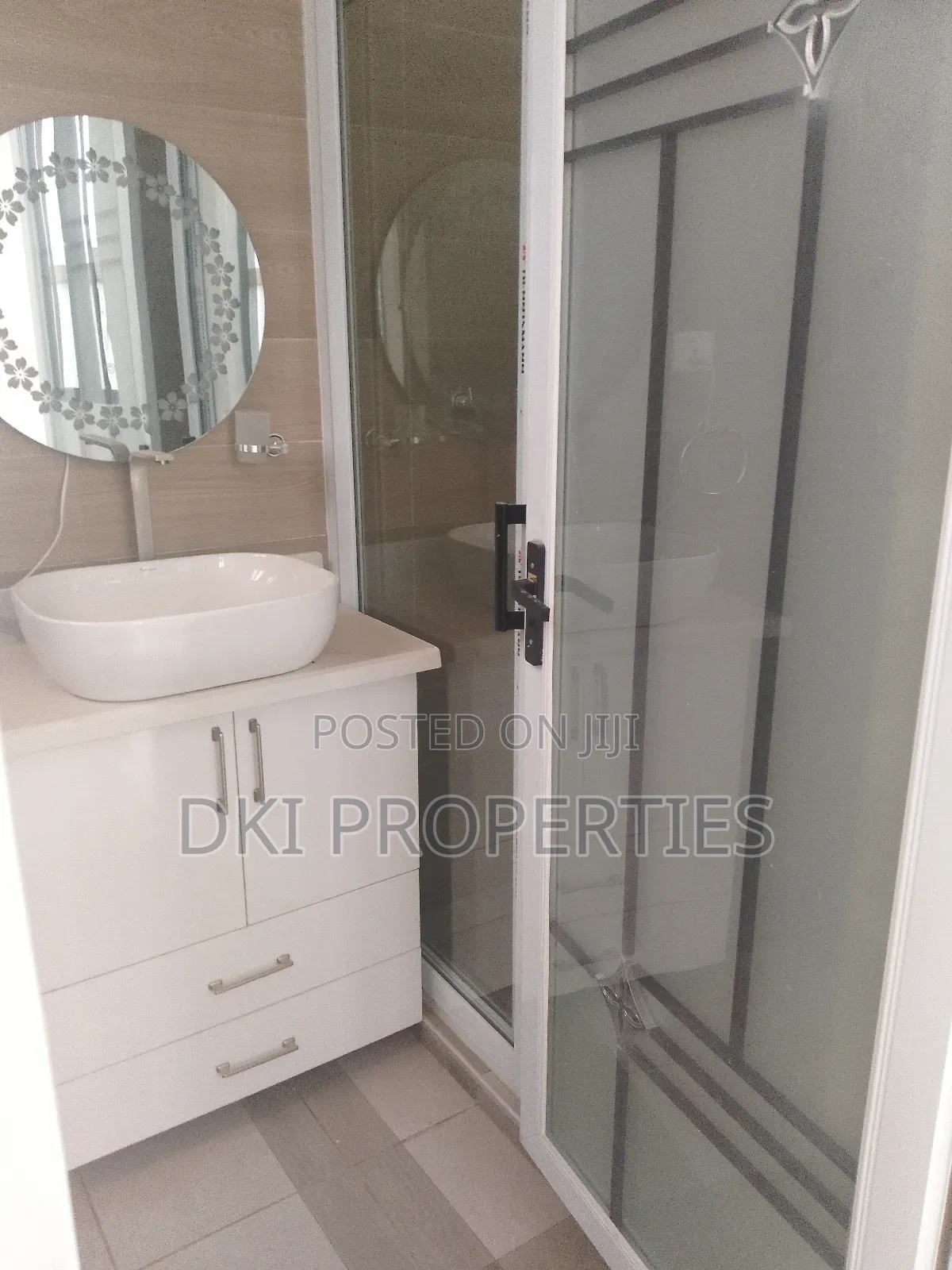3bdrm House in Dki Properties, Adenta for sale