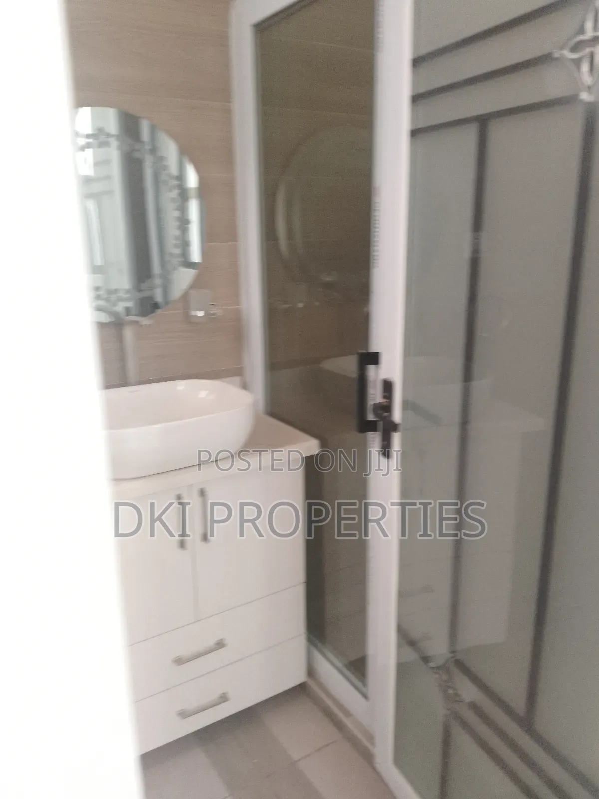 3bdrm House in Dki Properties, Adenta for sale