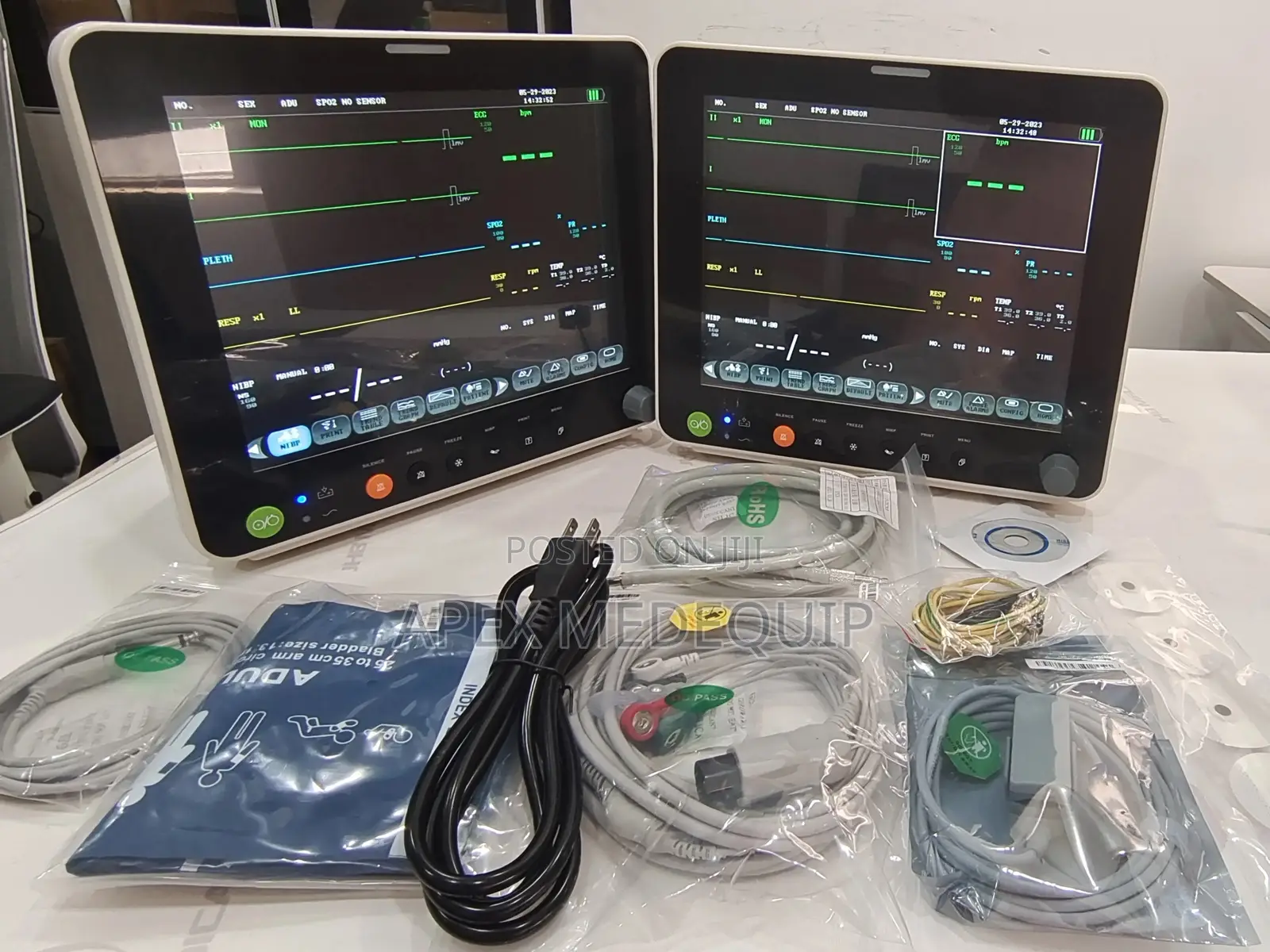 Multiparameter Patient Monitor + Stand ( Cardiotech )