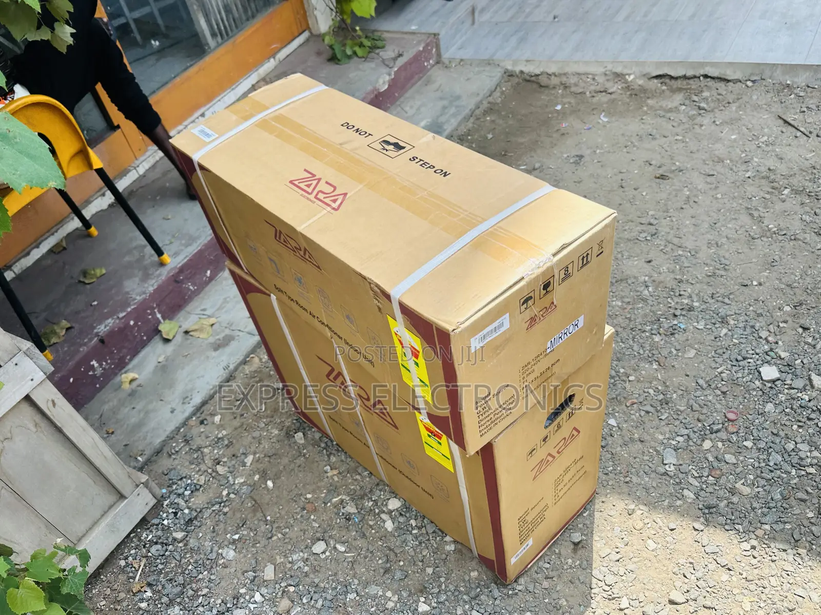 Self Clean Zara 2.5hp Spit R410 Gas Black Mirror