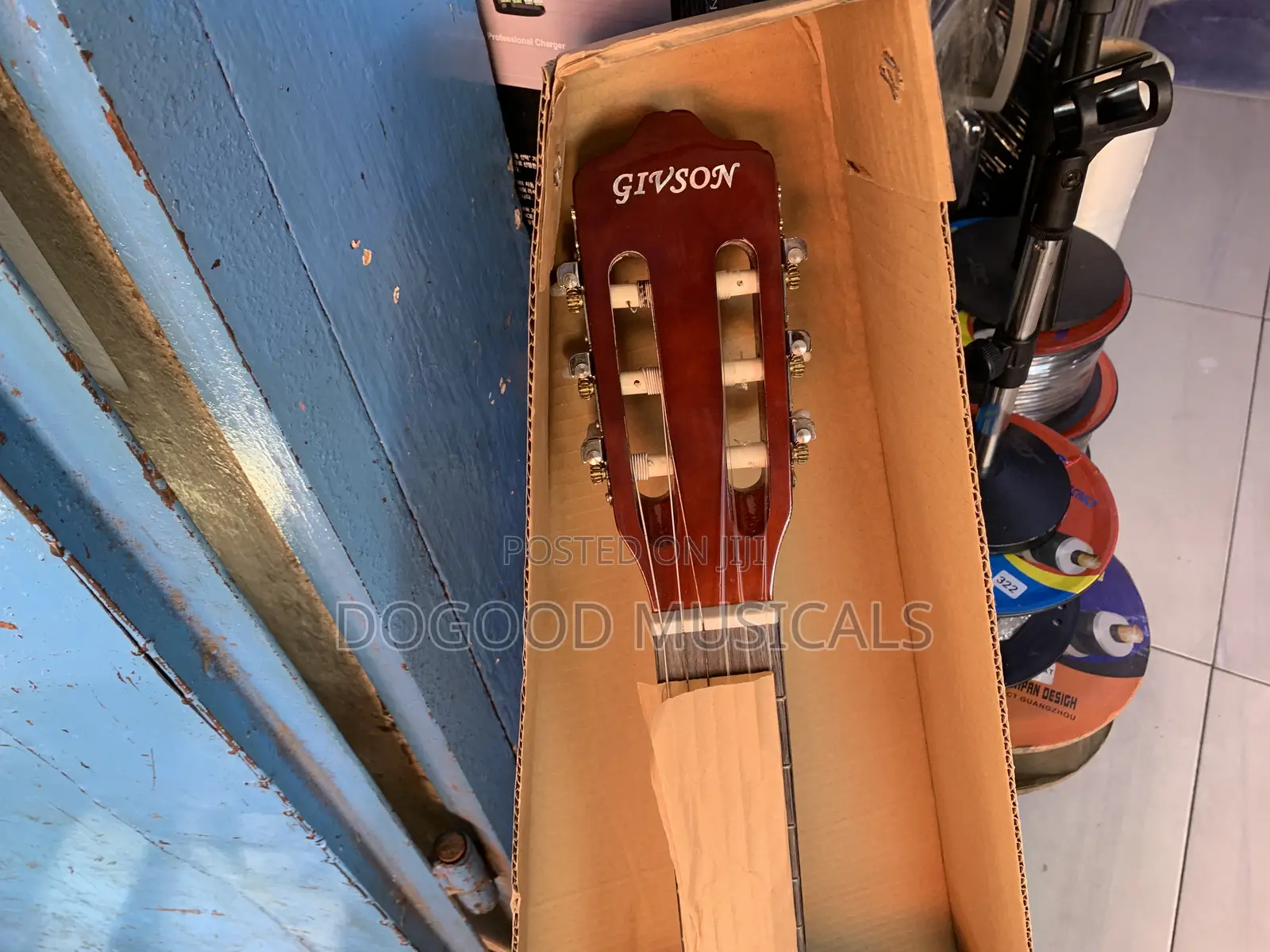 Givson Acoustic Guitar With Bag