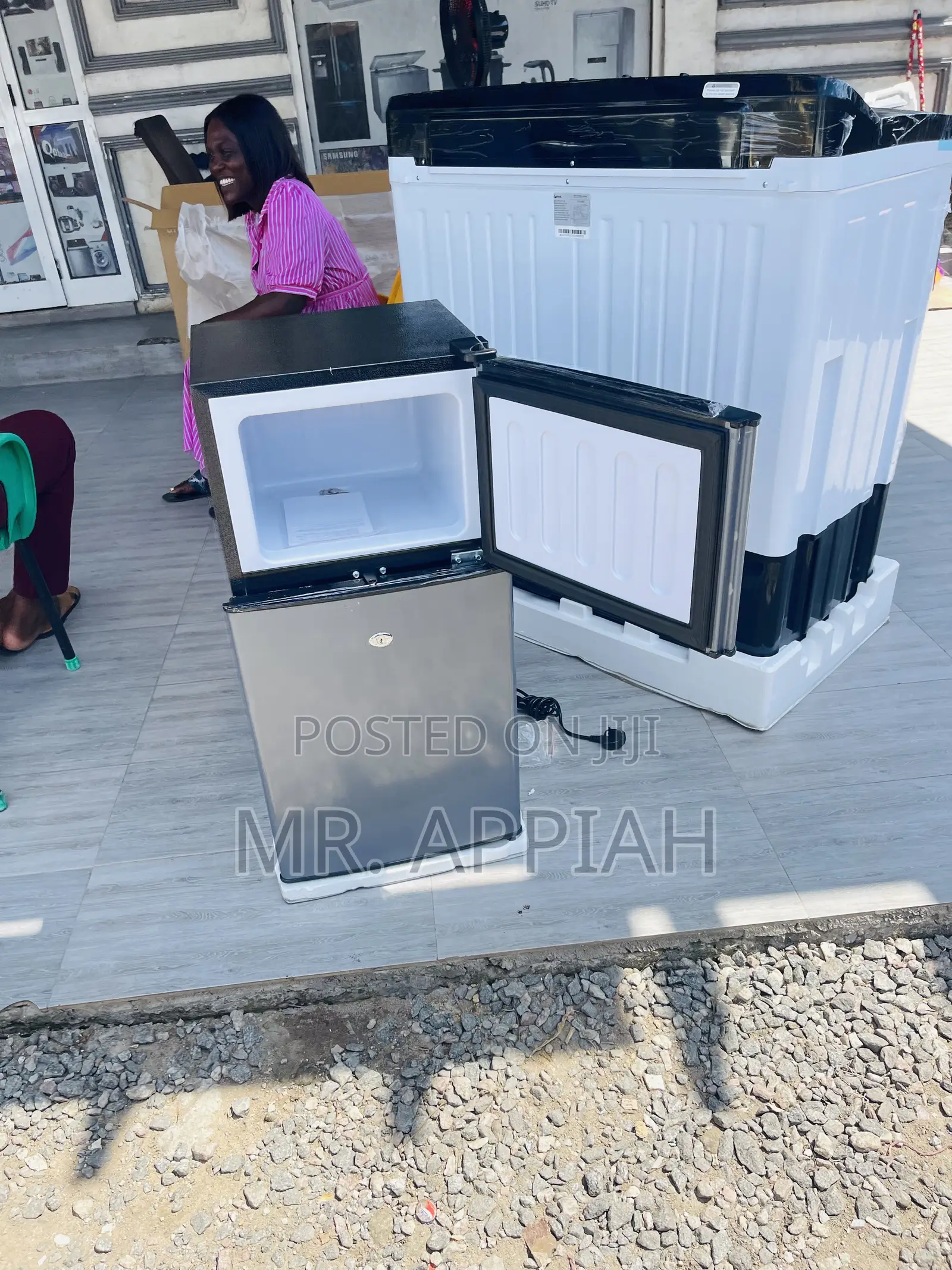 Extremely Chilling Pearl Pf-100lf-25y 2 Door Table Fridge.