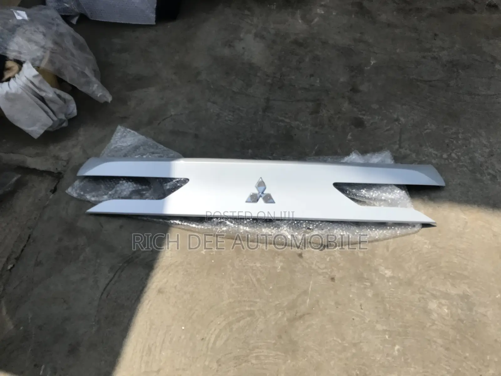 Outlander 2023 Boot Moulding