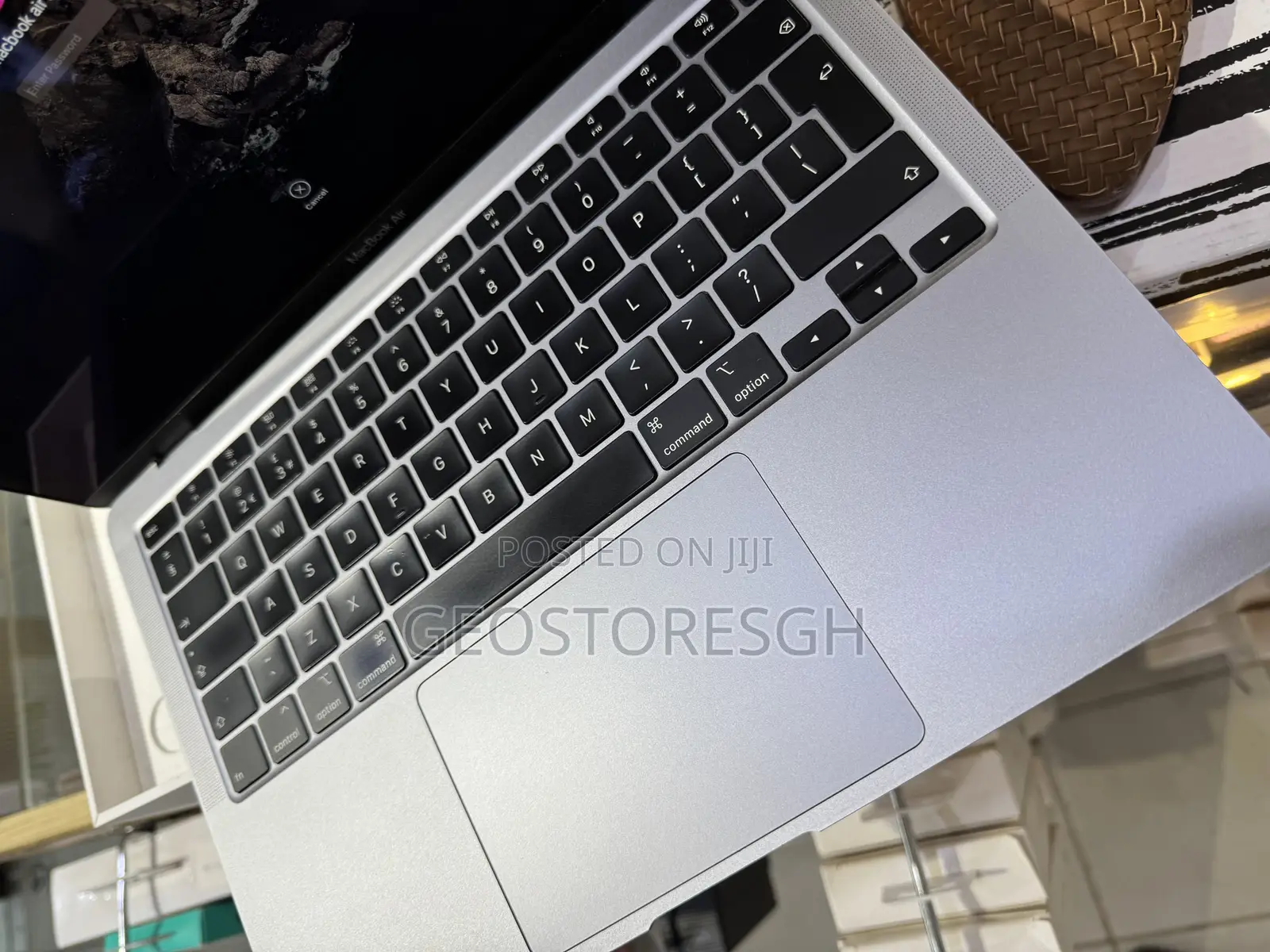 Laptop Apple MacBook Air 2020 8GB Intel Core i5 SSD 512GB