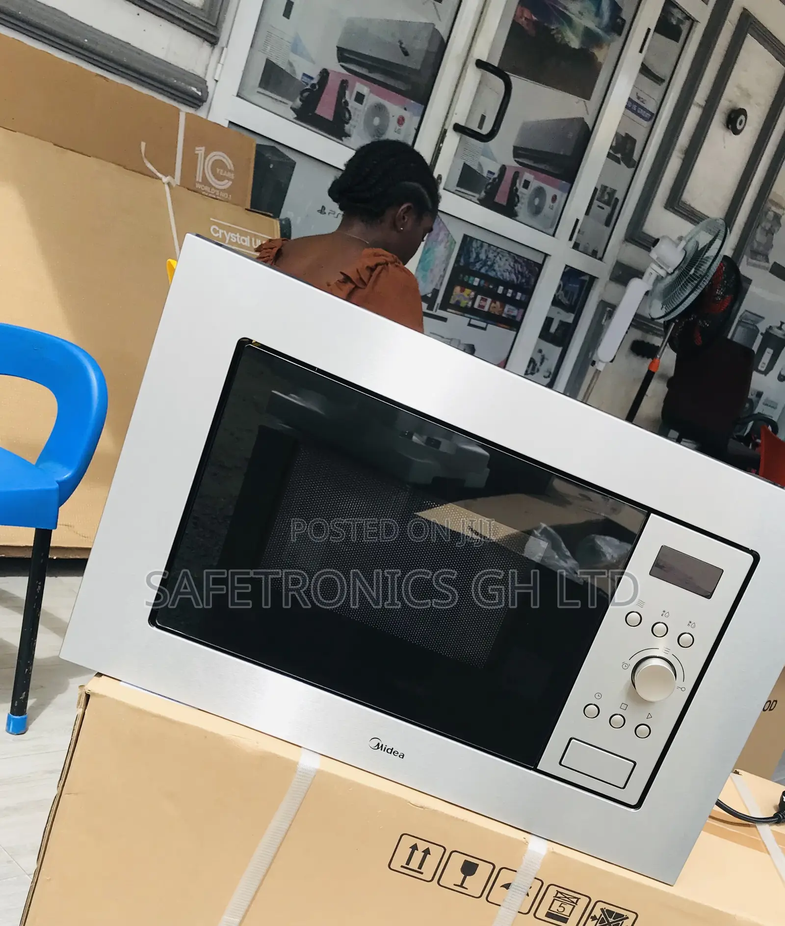 Get Digital LG 17L Midea Built-in Solo Microwave AM717BS7
