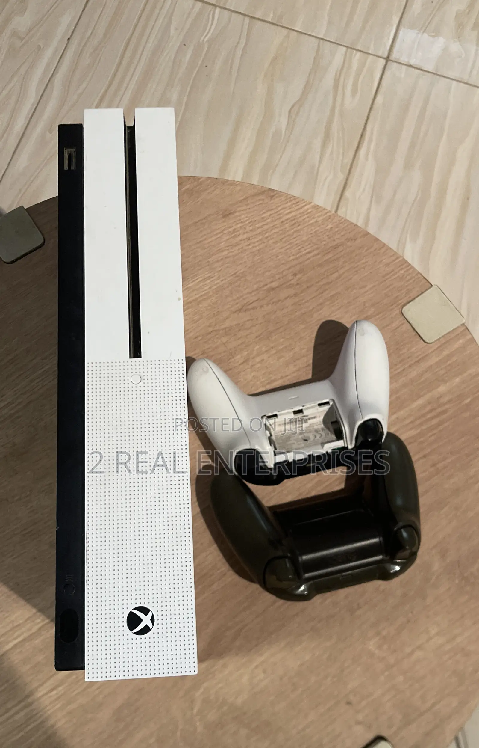 Xbox One S With 2 Wireless Controllers, 6 Offline Games Uk