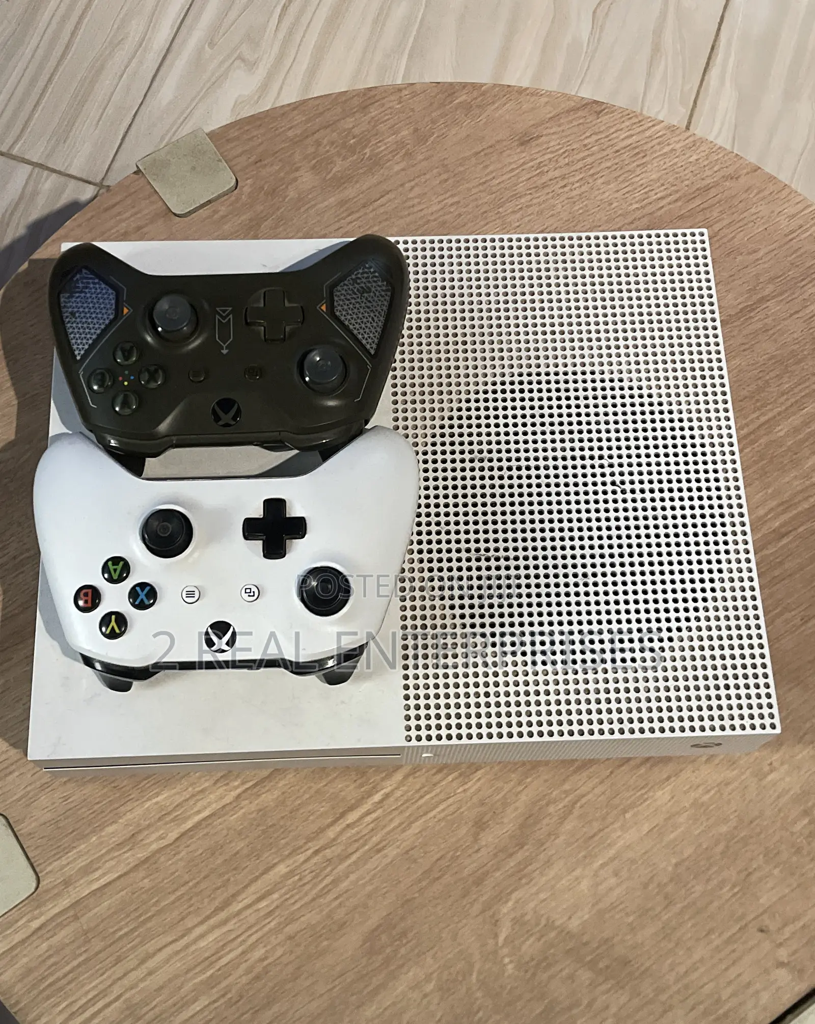 Xbox One S With 2 Wireless Controllers, 6 Offline Games Uk