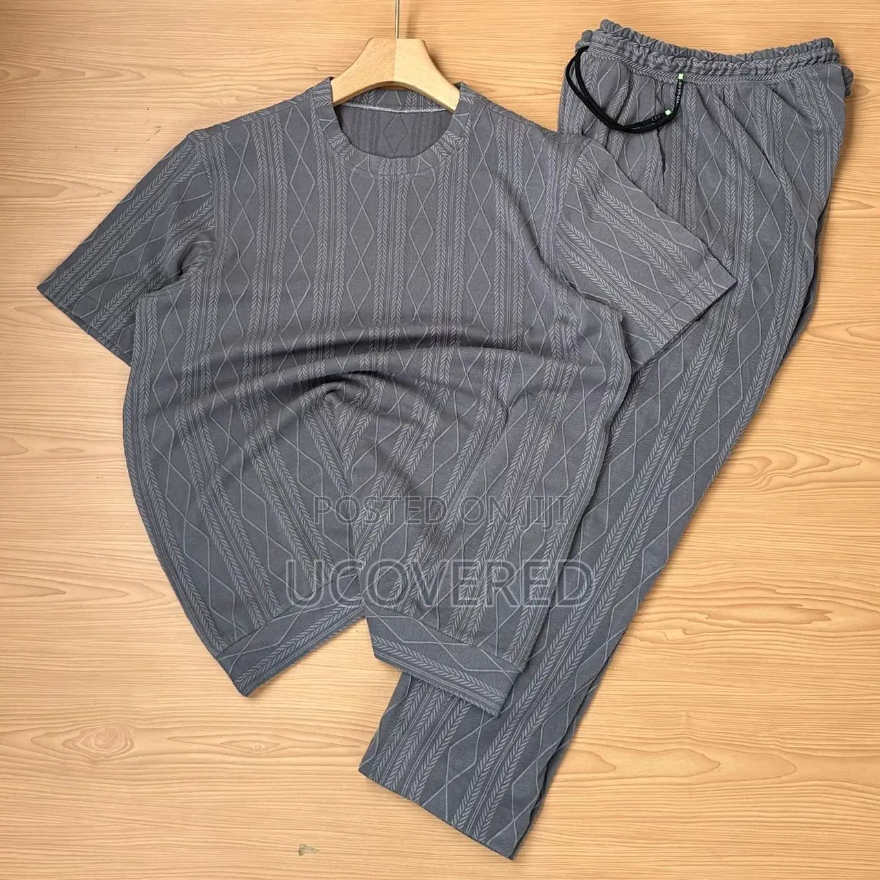High Quality Men’S Top and Down Outift